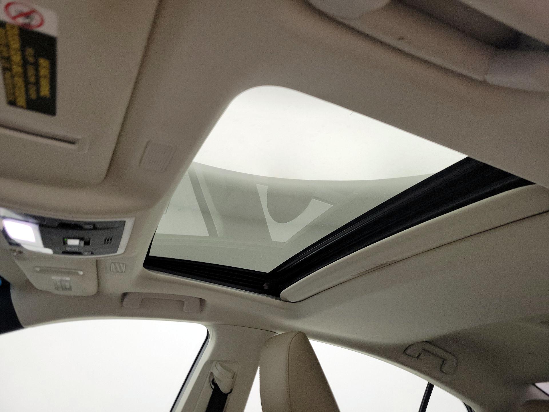 Thumbnail: 2019 Lexus ES - 19