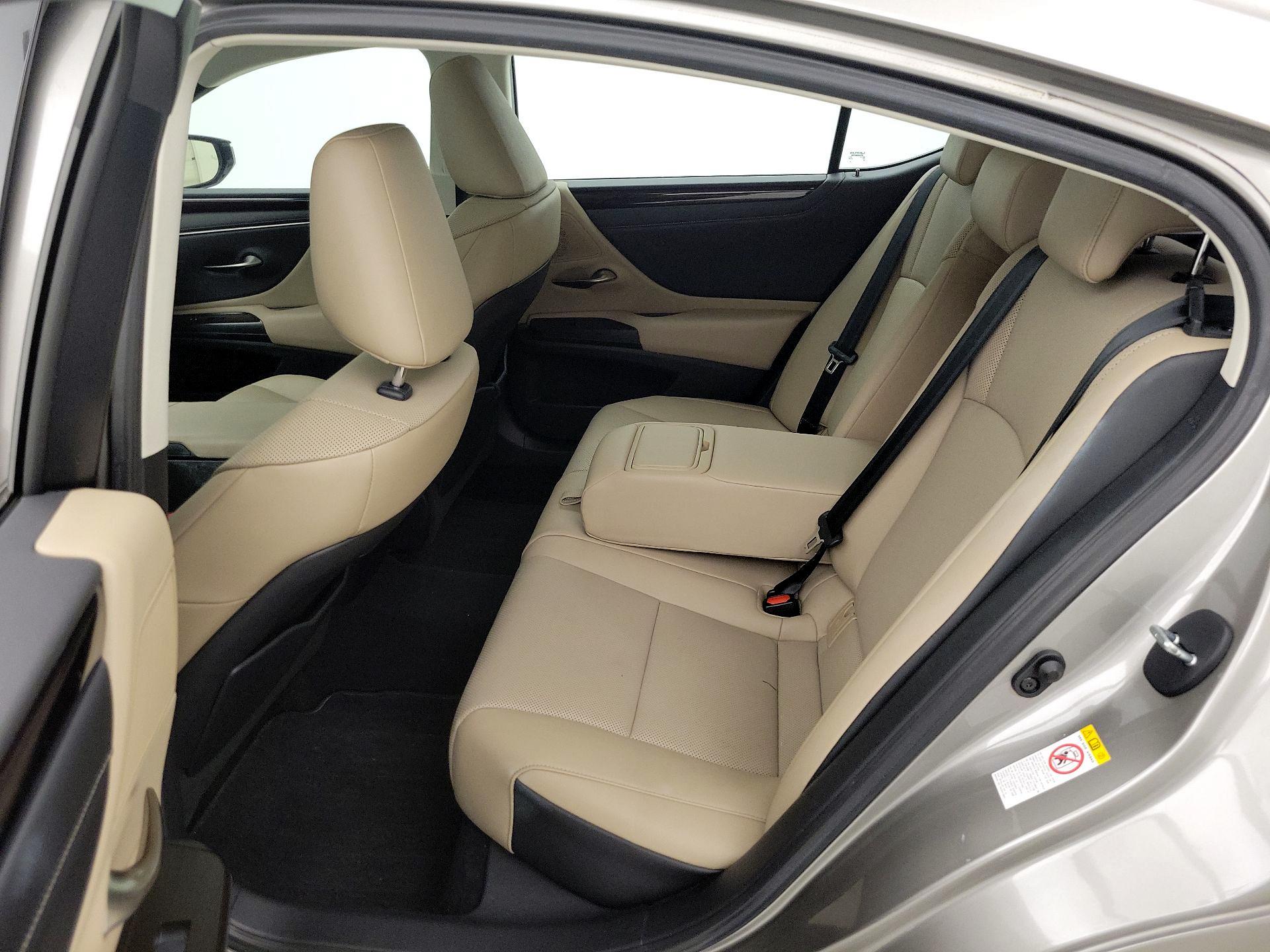 Thumbnail: 2019 Lexus ES - 20