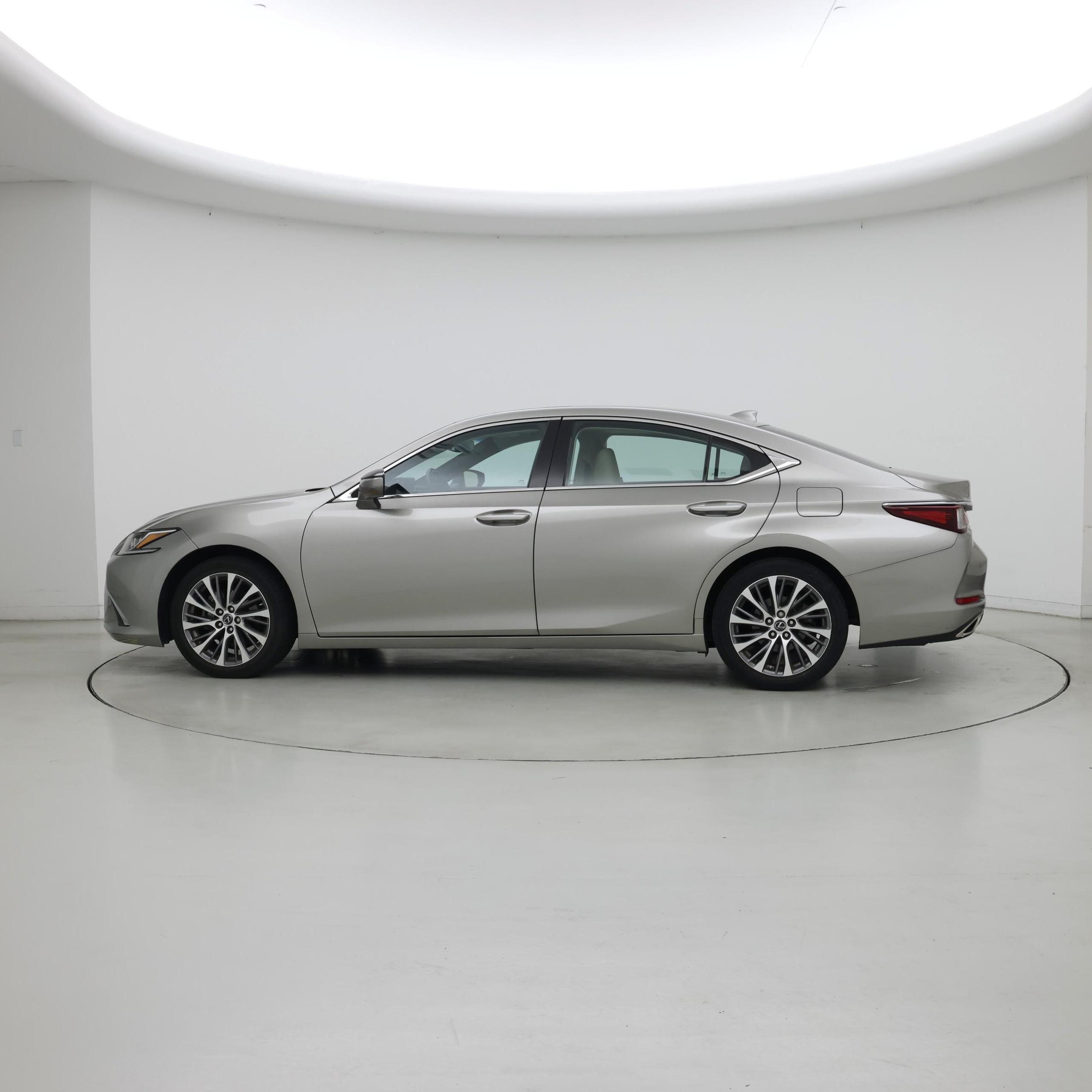 Thumbnail: 2019 Lexus ES - 3
