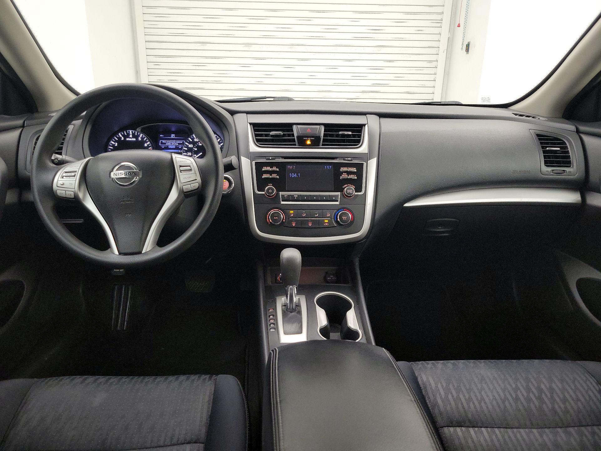 Thumbnail: 2017 Nissan Altima - 9