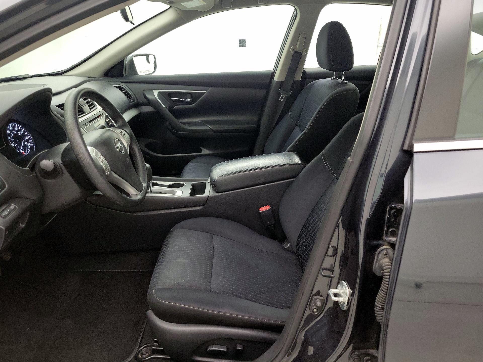 Thumbnail: 2017 Nissan Altima - 11