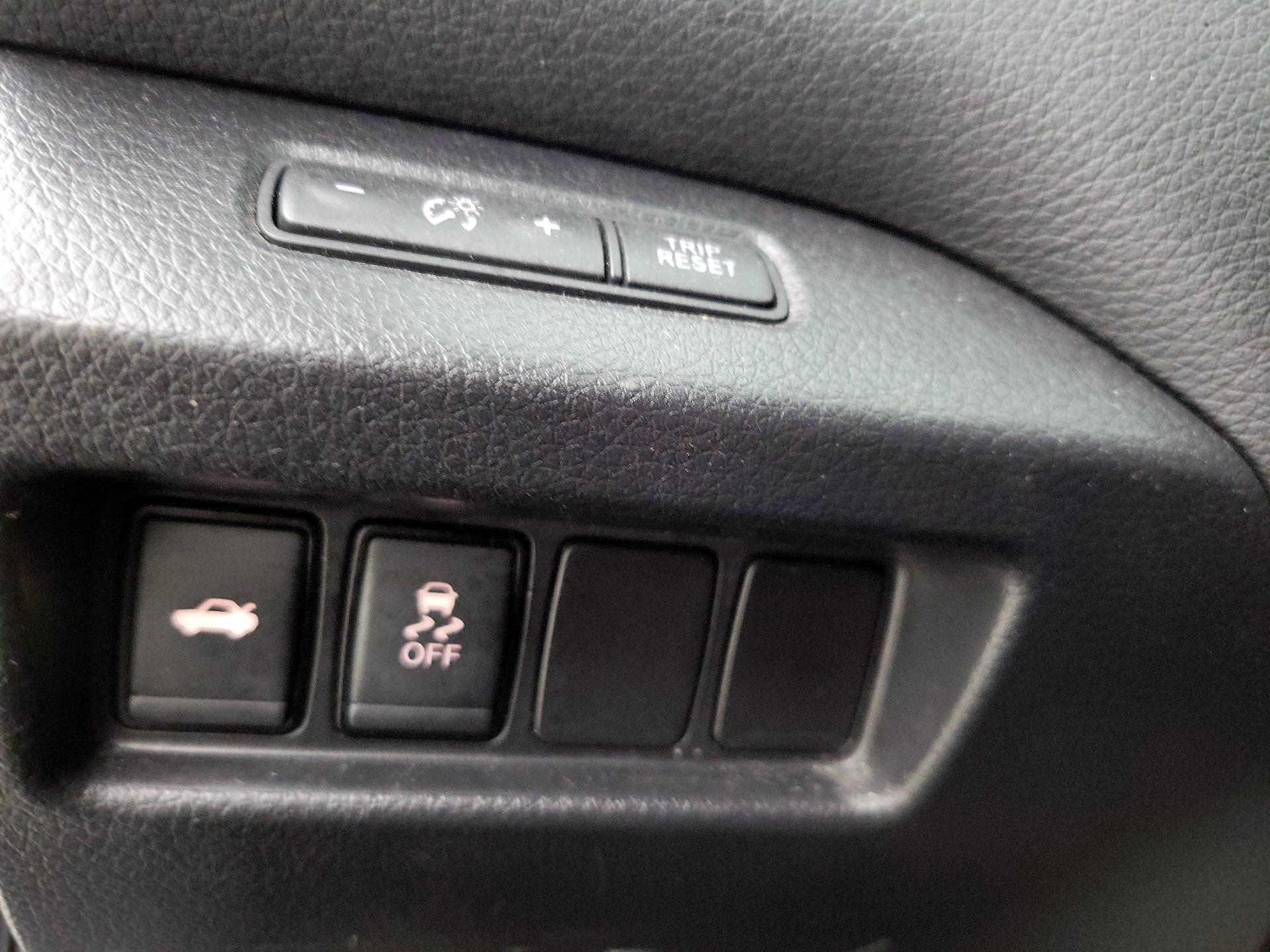 Thumbnail: 2017 Nissan Altima - 13