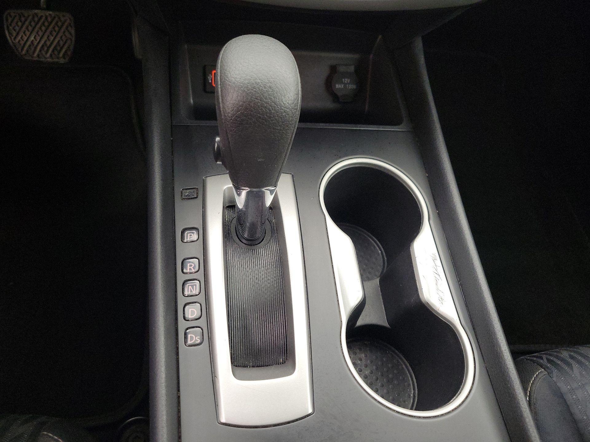 Thumbnail: 2017 Nissan Altima - 17