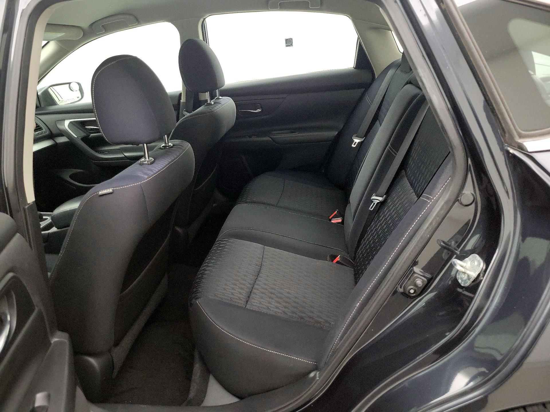 Thumbnail: 2017 Nissan Altima - 19