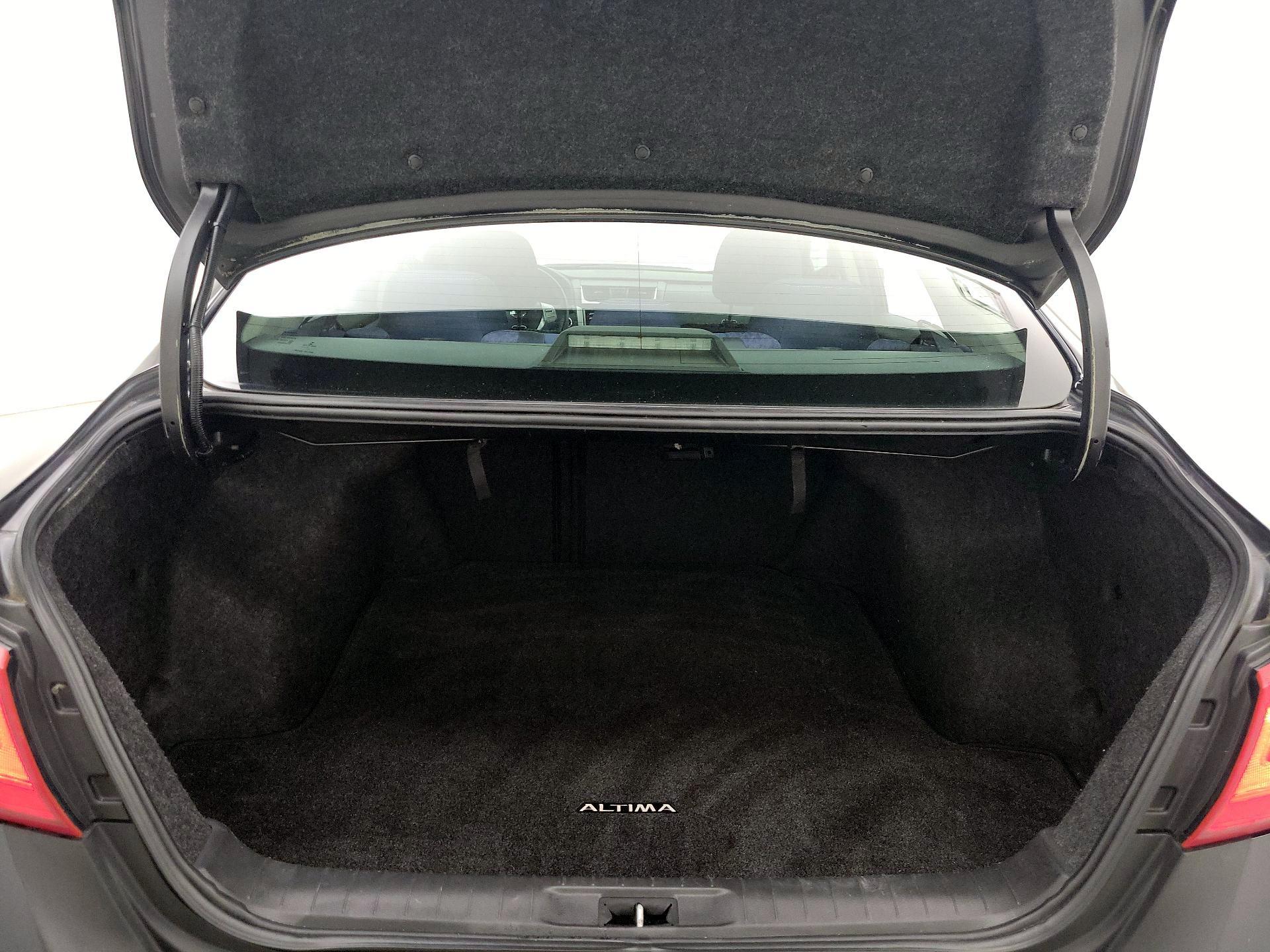 Thumbnail: 2017 Nissan Altima - 20