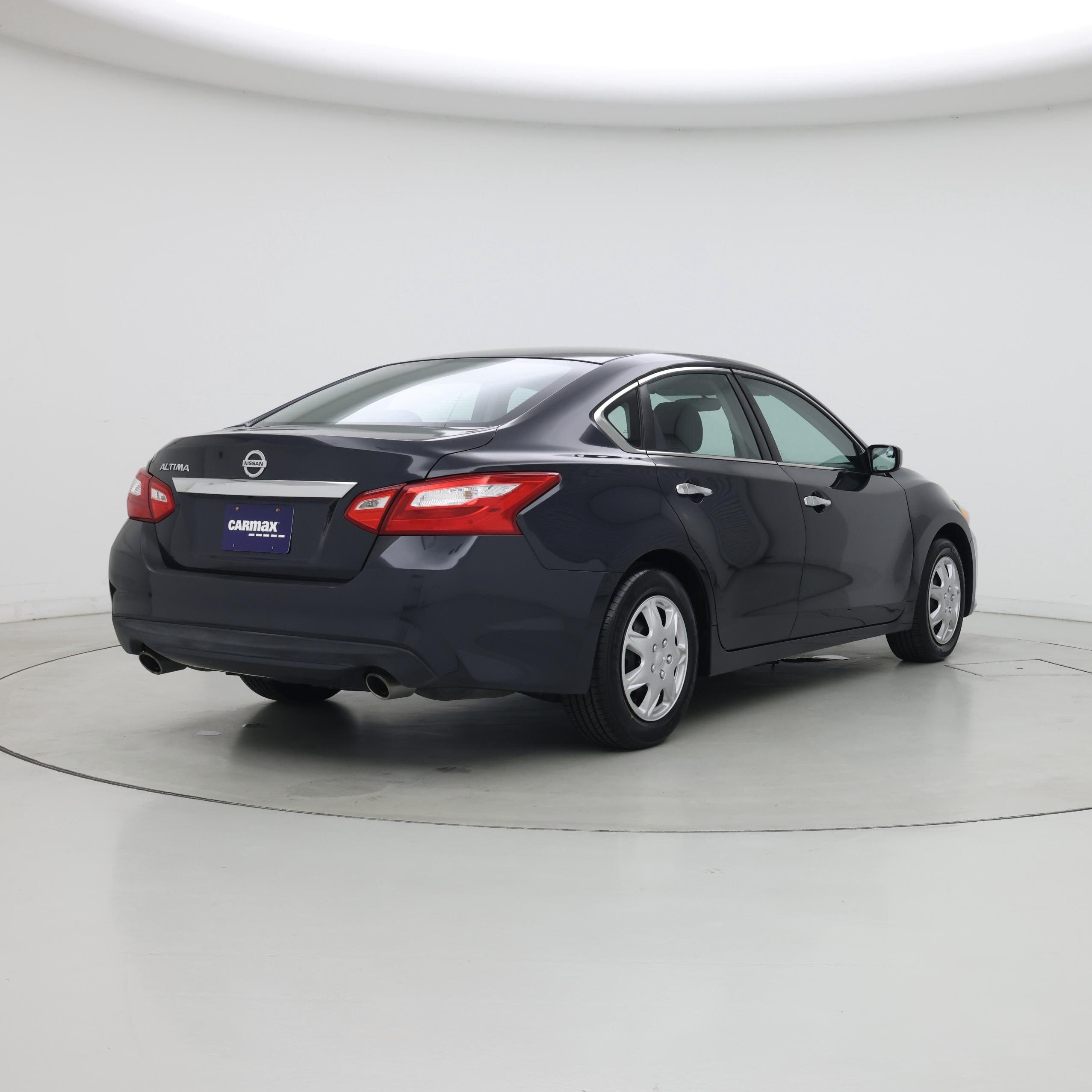 Thumbnail: 2017 Nissan Altima - 8