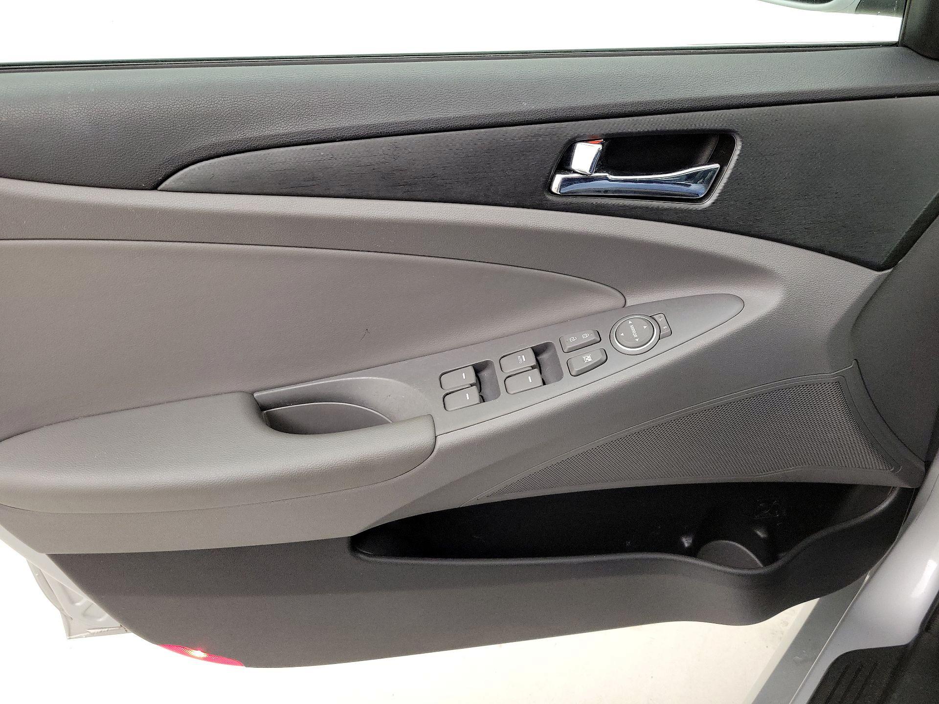 Thumbnail: 2014 Hyundai Sonata - 12