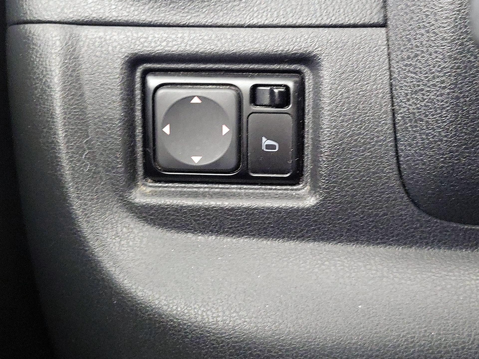 Thumbnail: 2015 Nissan Versa - 13