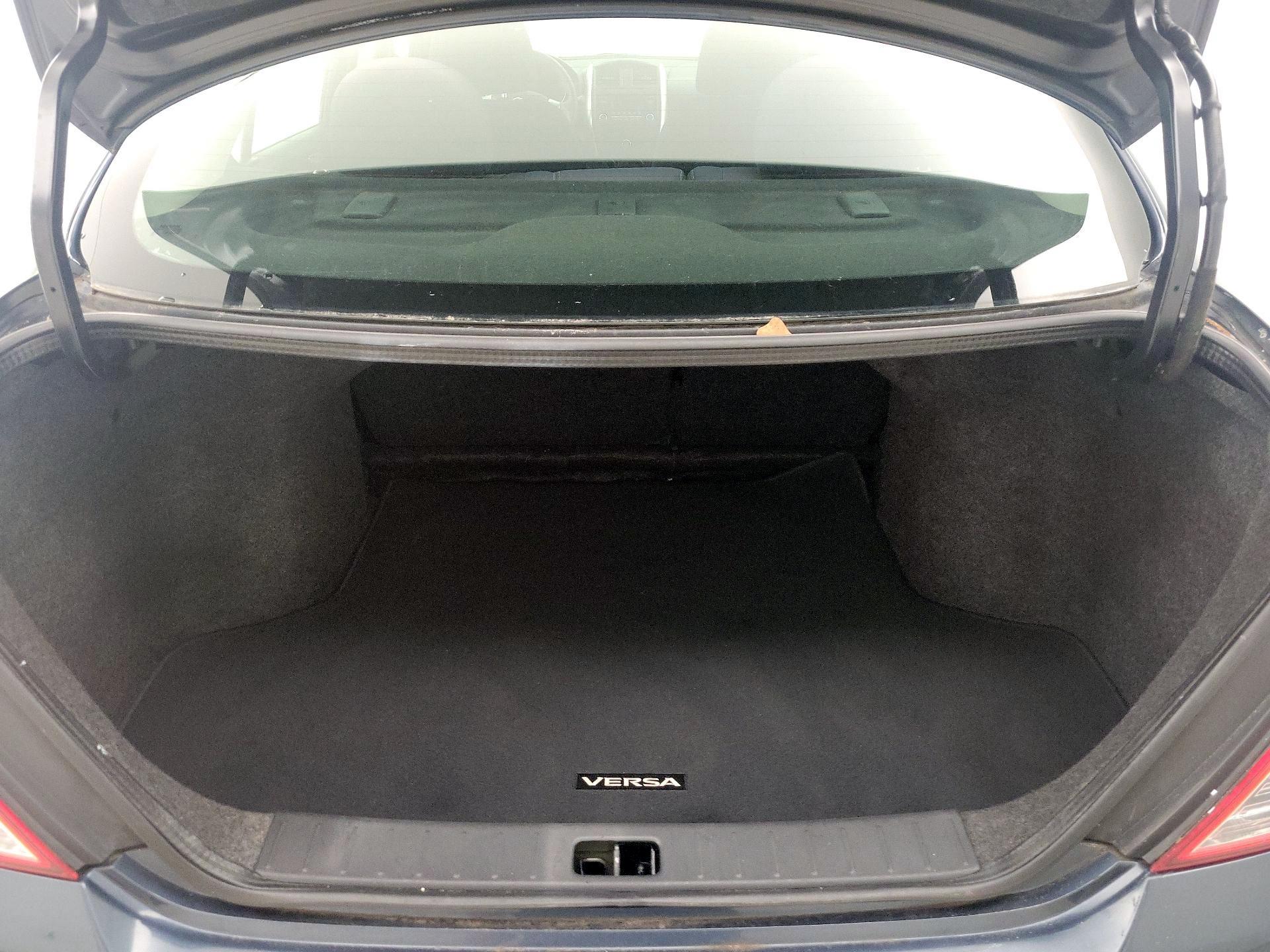 Thumbnail: 2015 Nissan Versa - 18