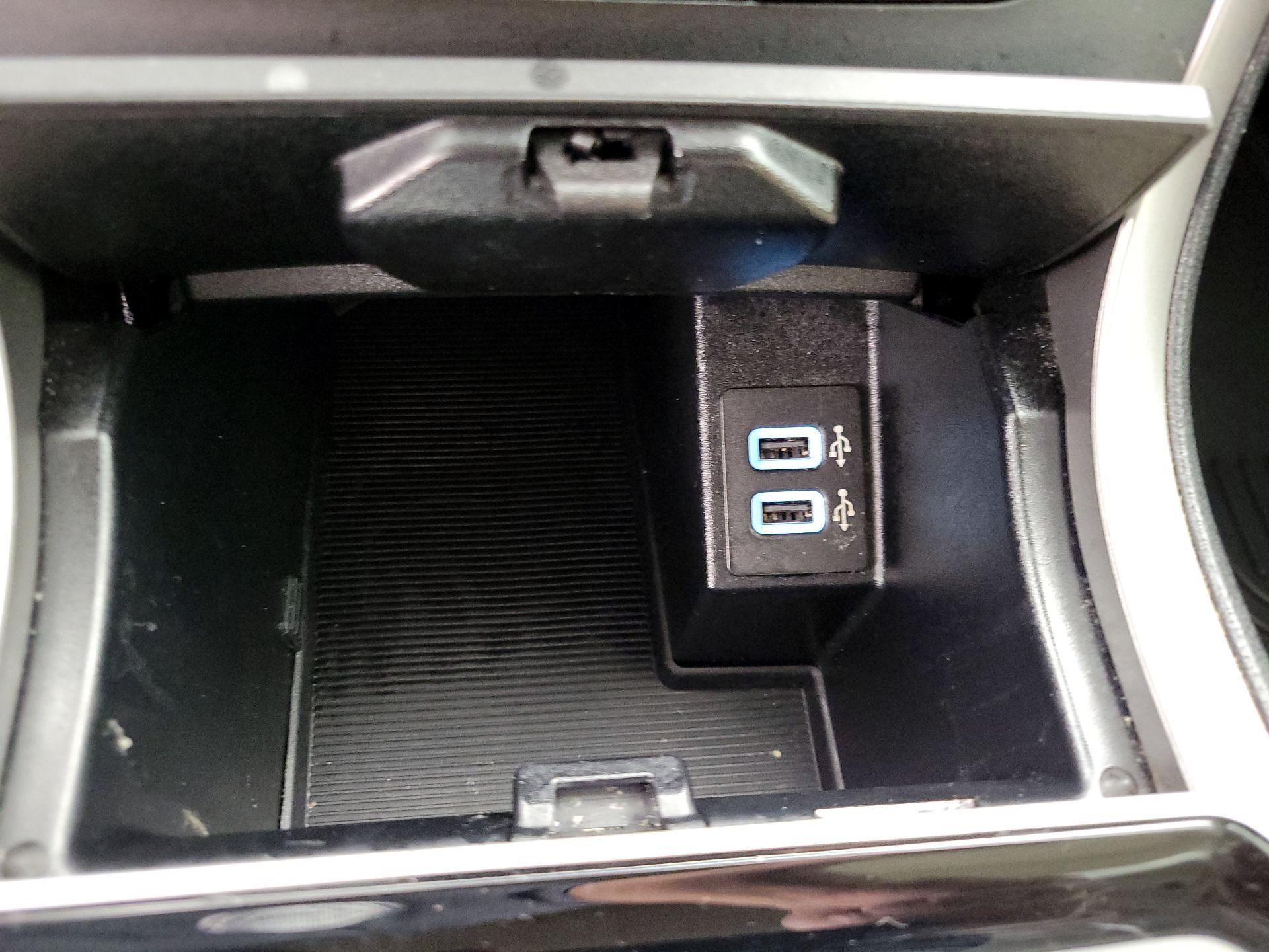 Thumbnail: 2020 Ford Edge - 16