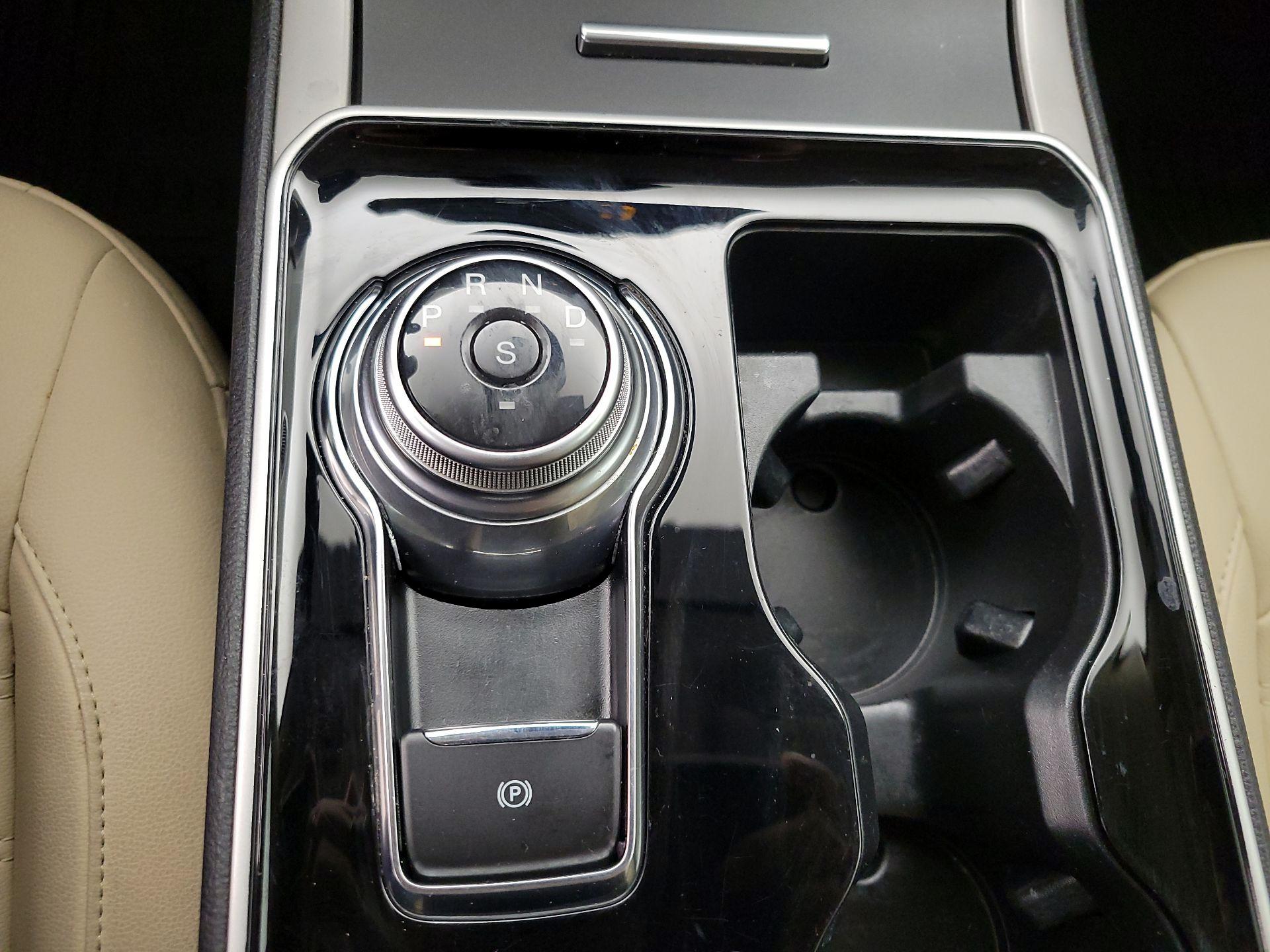 Thumbnail: 2020 Ford Edge - 17