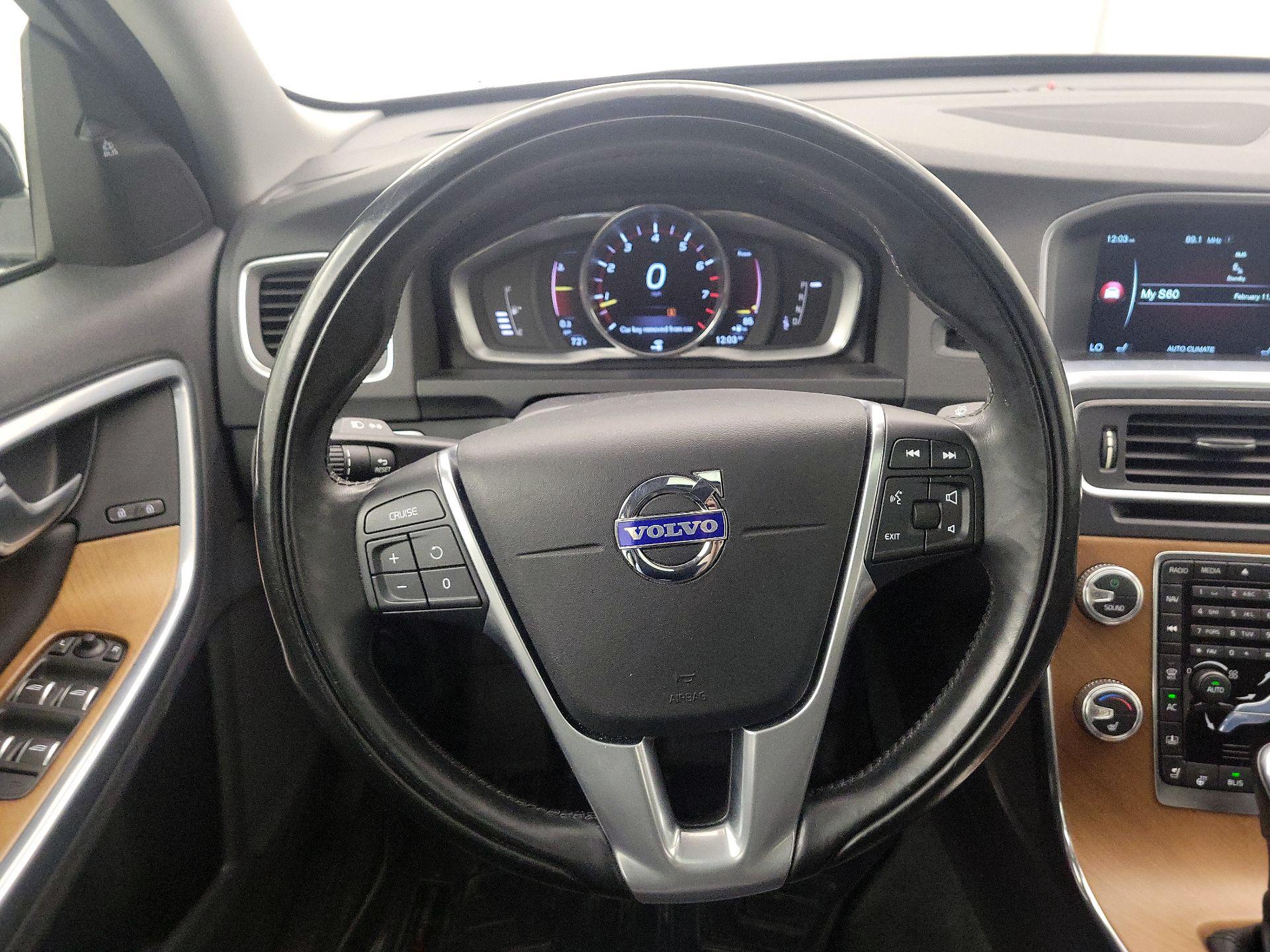 Thumbnail: 2016 Volvo S60 - 10