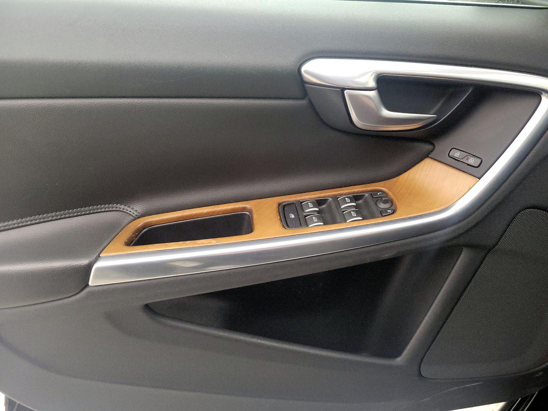 Thumbnail: 2016 Volvo S60 - 12