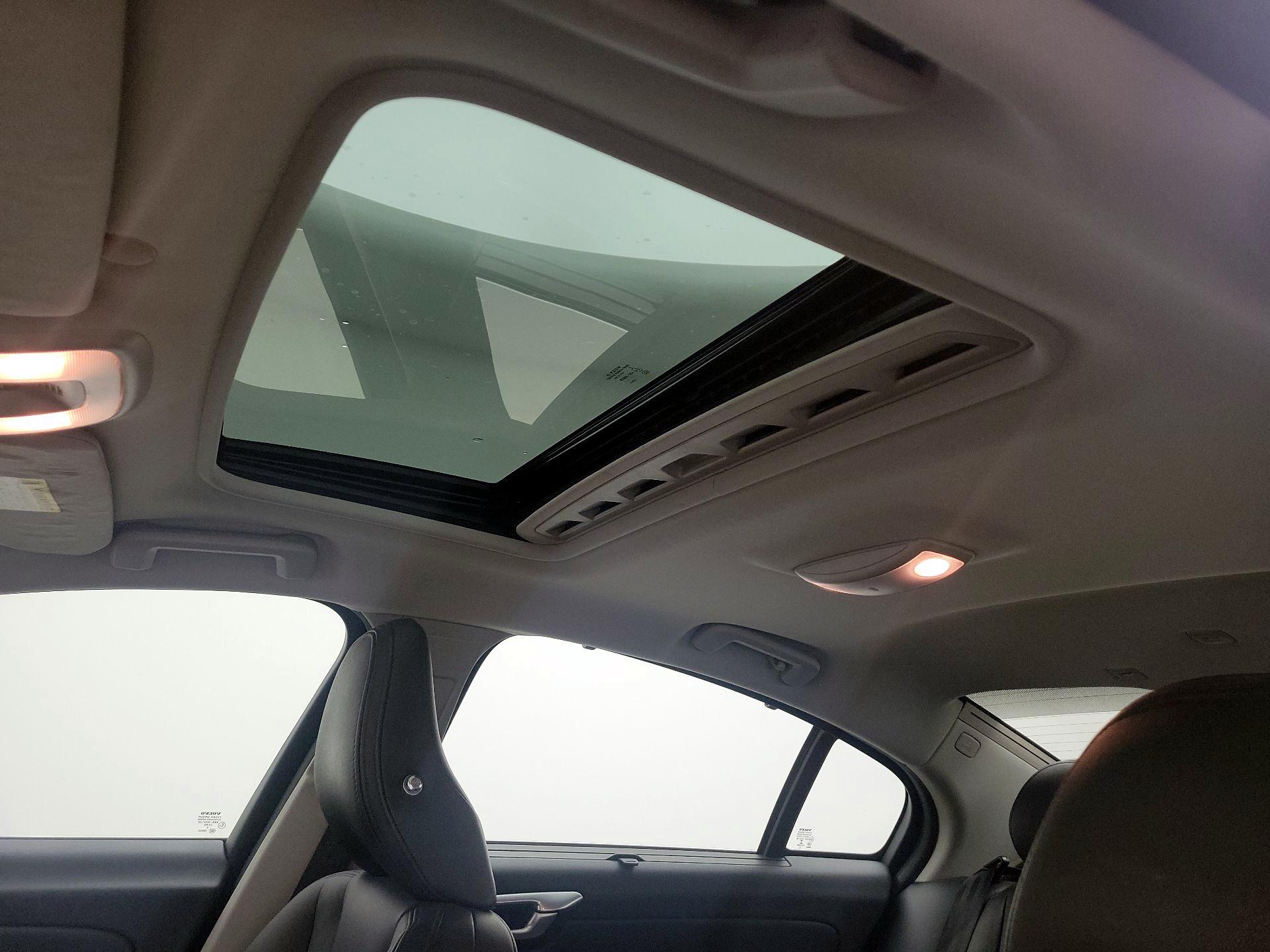 Thumbnail: 2016 Volvo S60 - 18