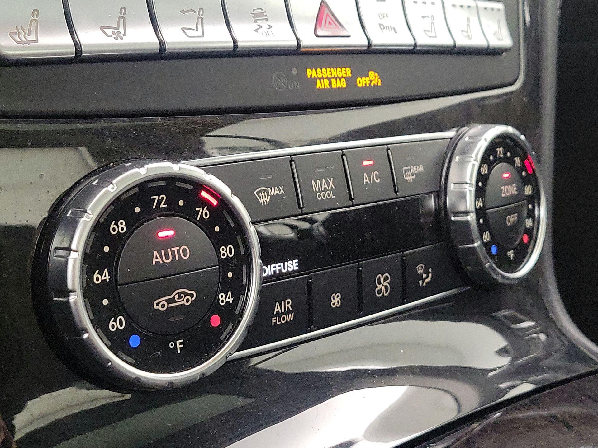 Thumbnail: 2015 Mercedes-Benz SL-Class - 16