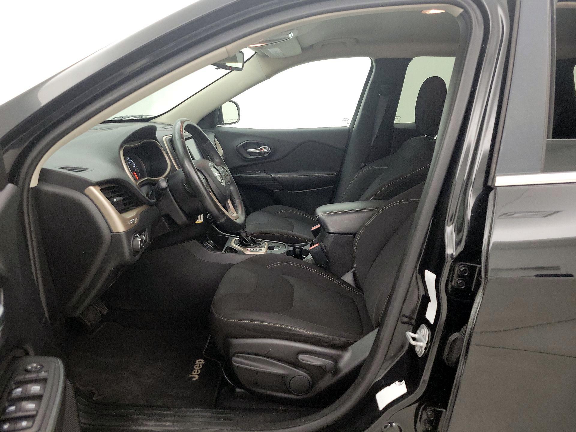 Thumbnail: 2016 Jeep Cherokee - 11