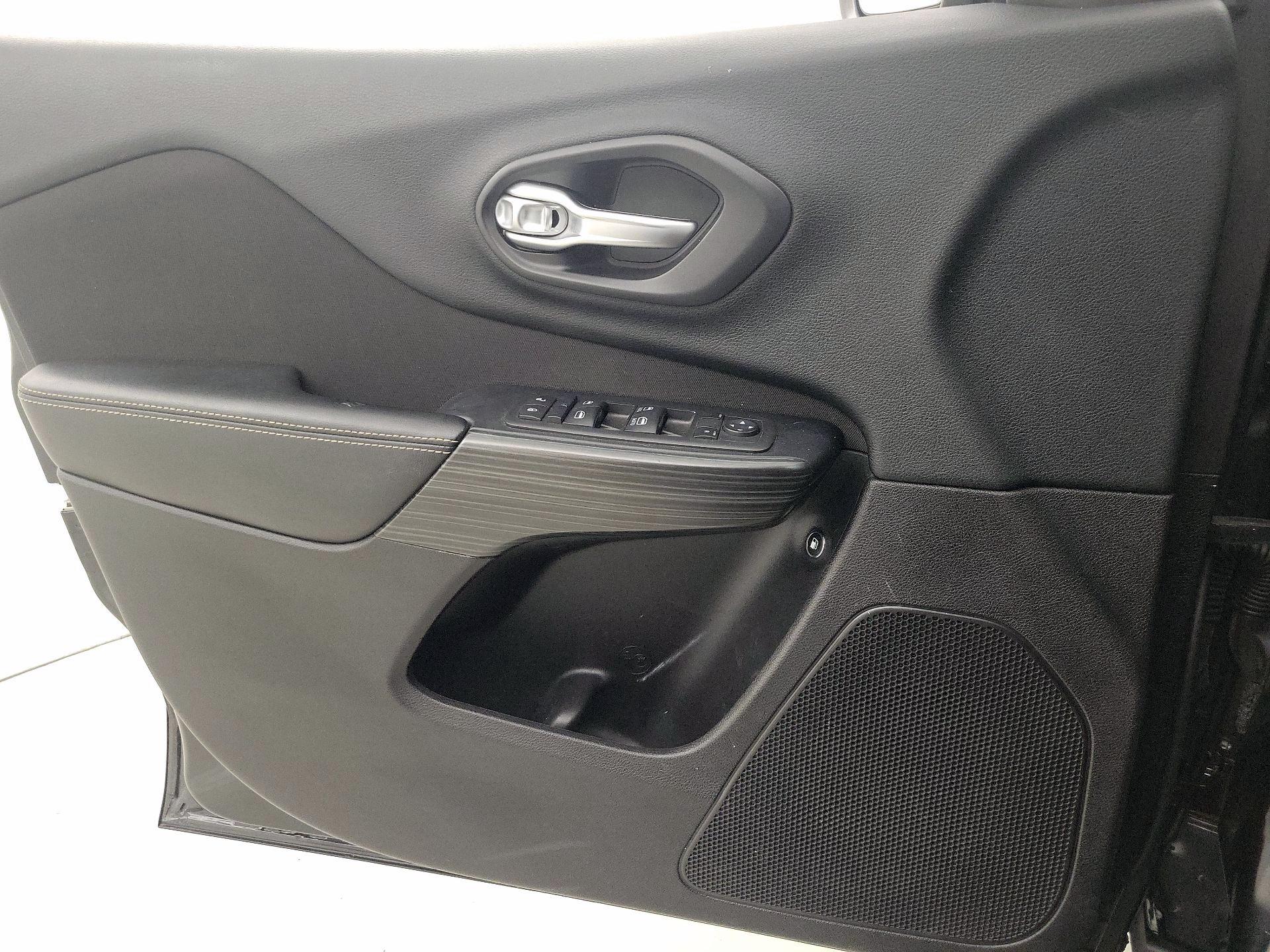 Thumbnail: 2016 Jeep Cherokee - 12