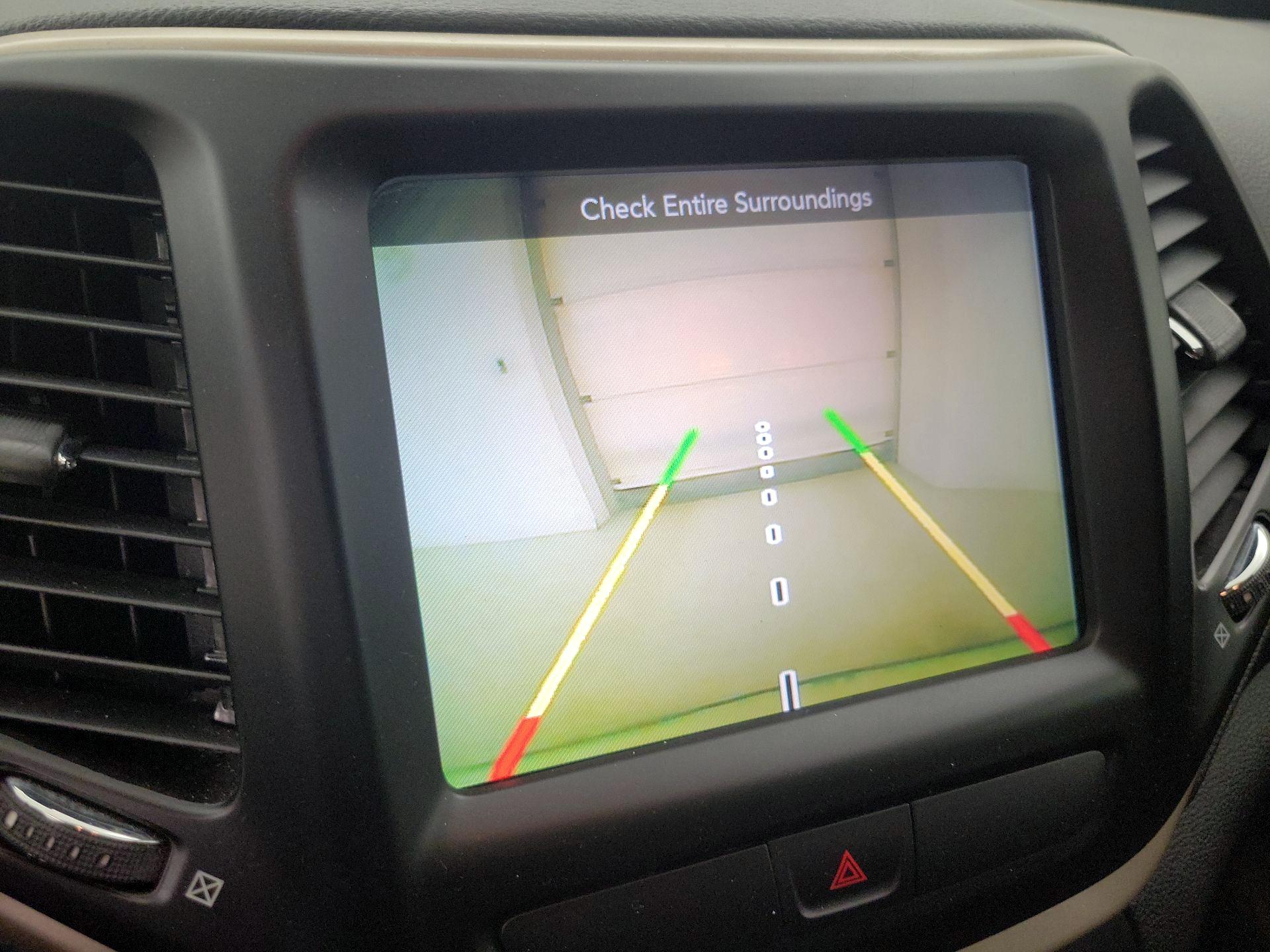 Thumbnail: 2016 Jeep Cherokee - 14