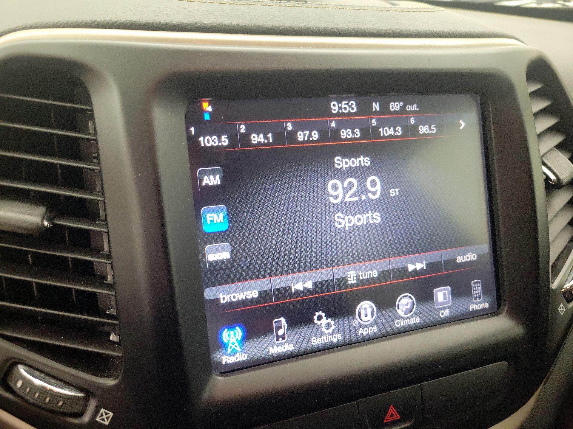 Thumbnail: 2016 Jeep Cherokee - 15