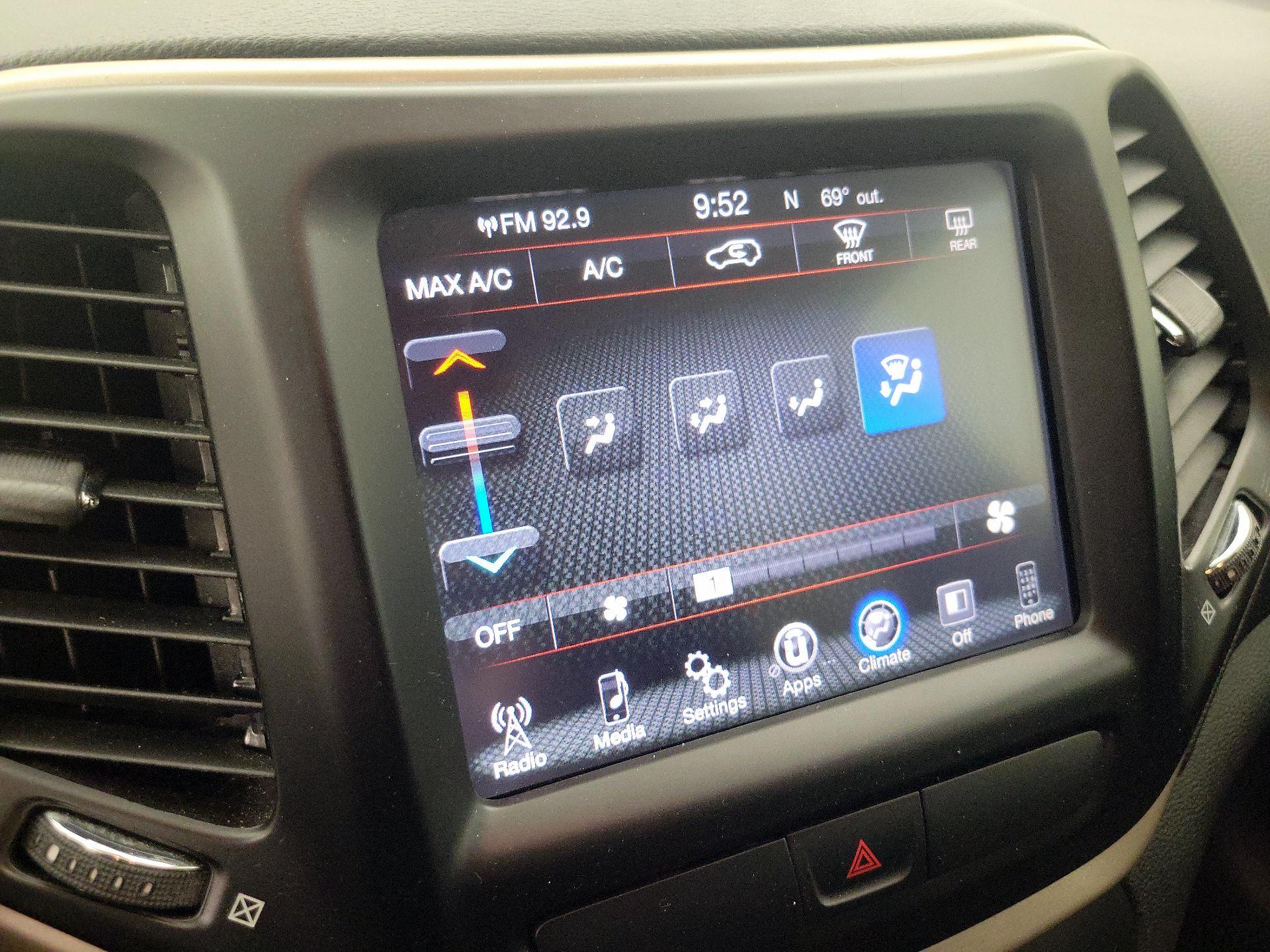 Thumbnail: 2016 Jeep Cherokee - 16