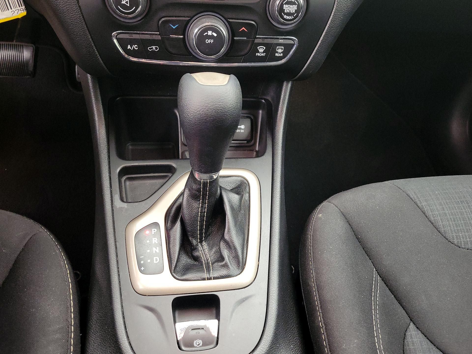 Thumbnail: 2016 Jeep Cherokee - 17