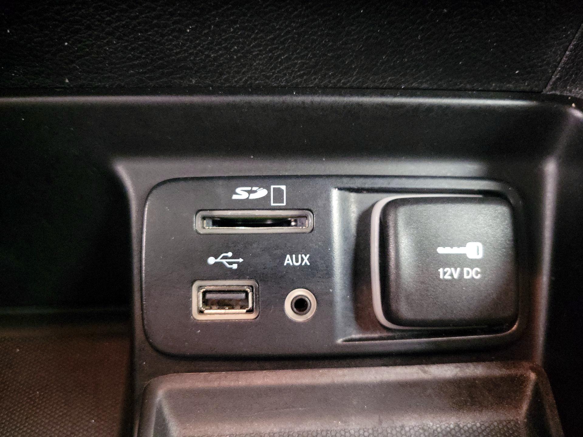 Thumbnail: 2016 Jeep Cherokee - 18