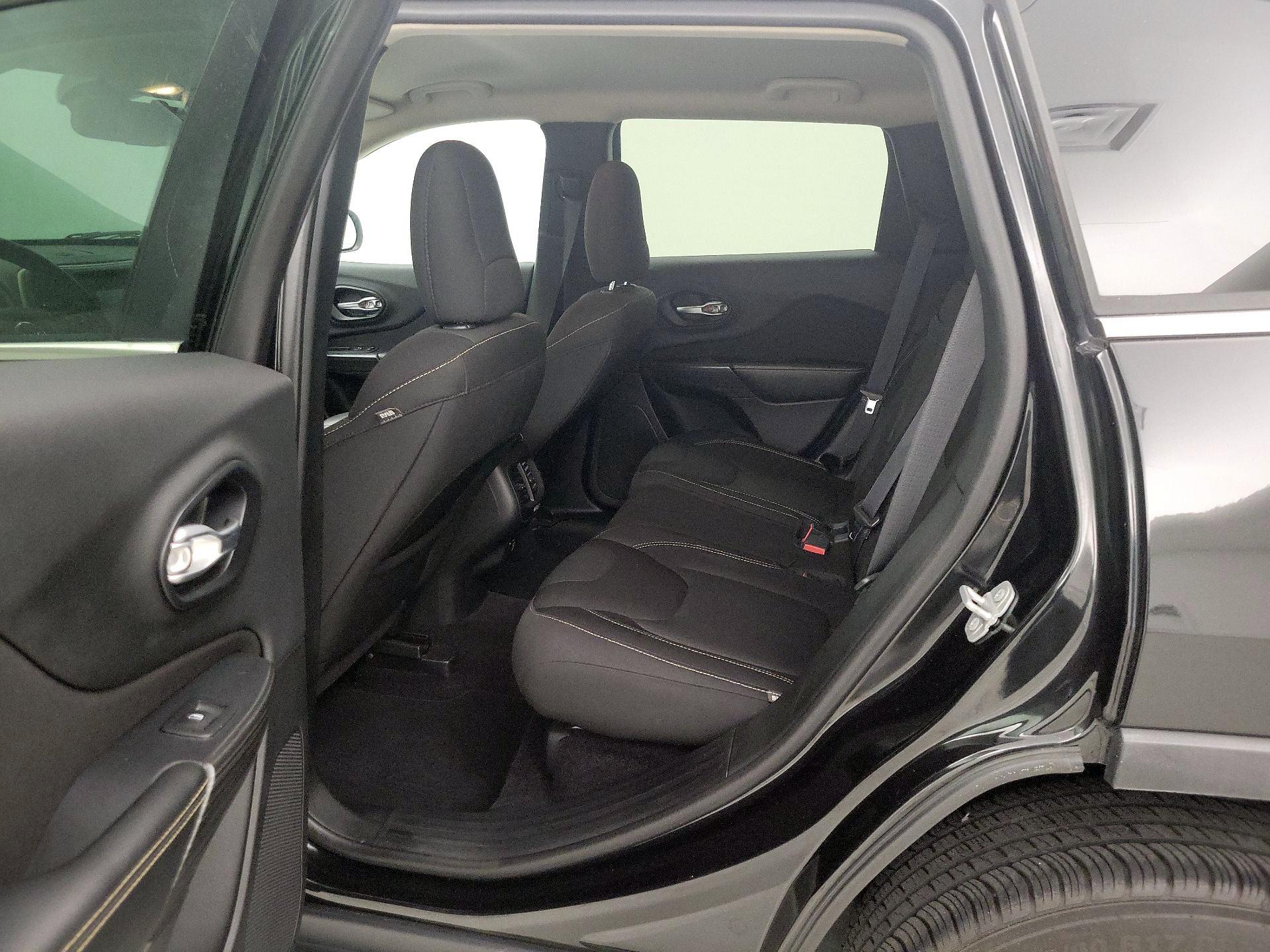 Thumbnail: 2016 Jeep Cherokee - 19