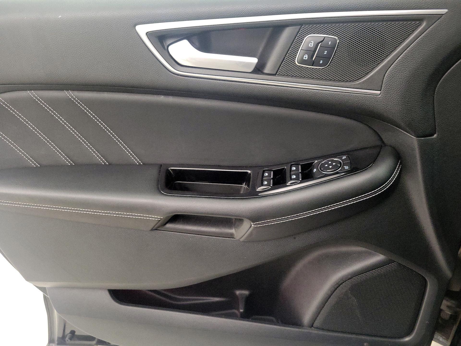 Thumbnail: 2015 Ford Edge - 12