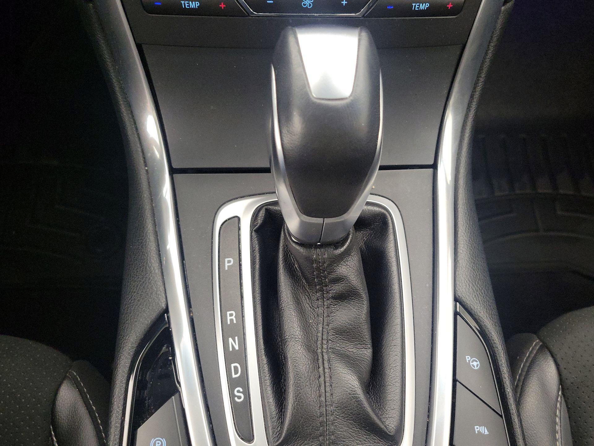 Thumbnail: 2015 Ford Edge - 17