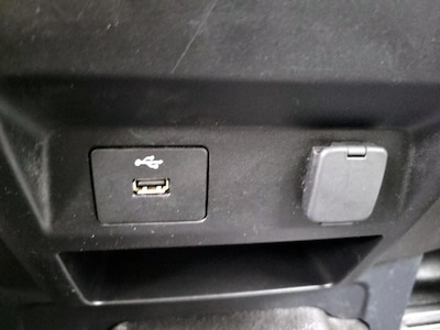 USB/AUX Ports