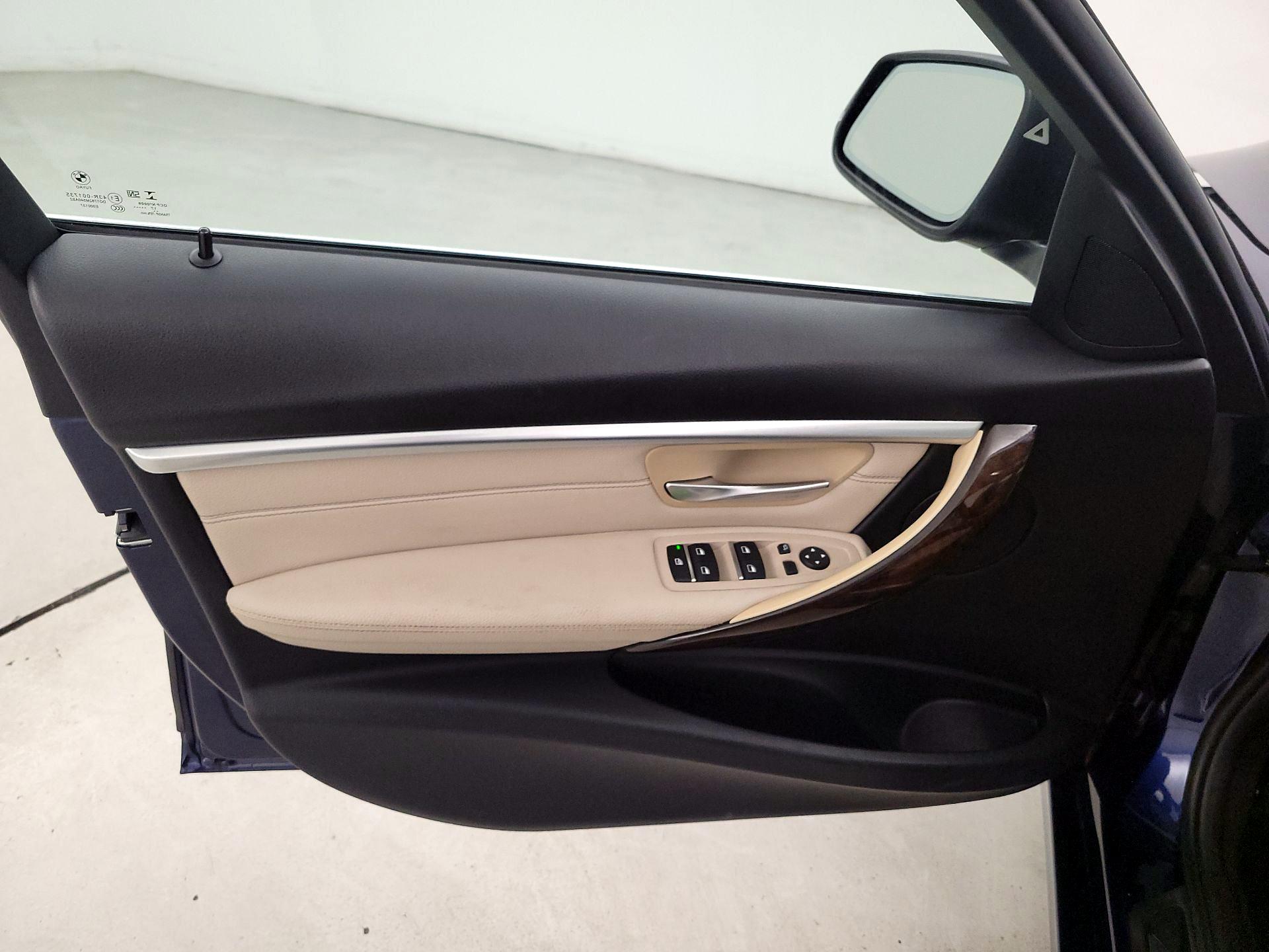 Thumbnail: 2018 BMW 3 Series - 12