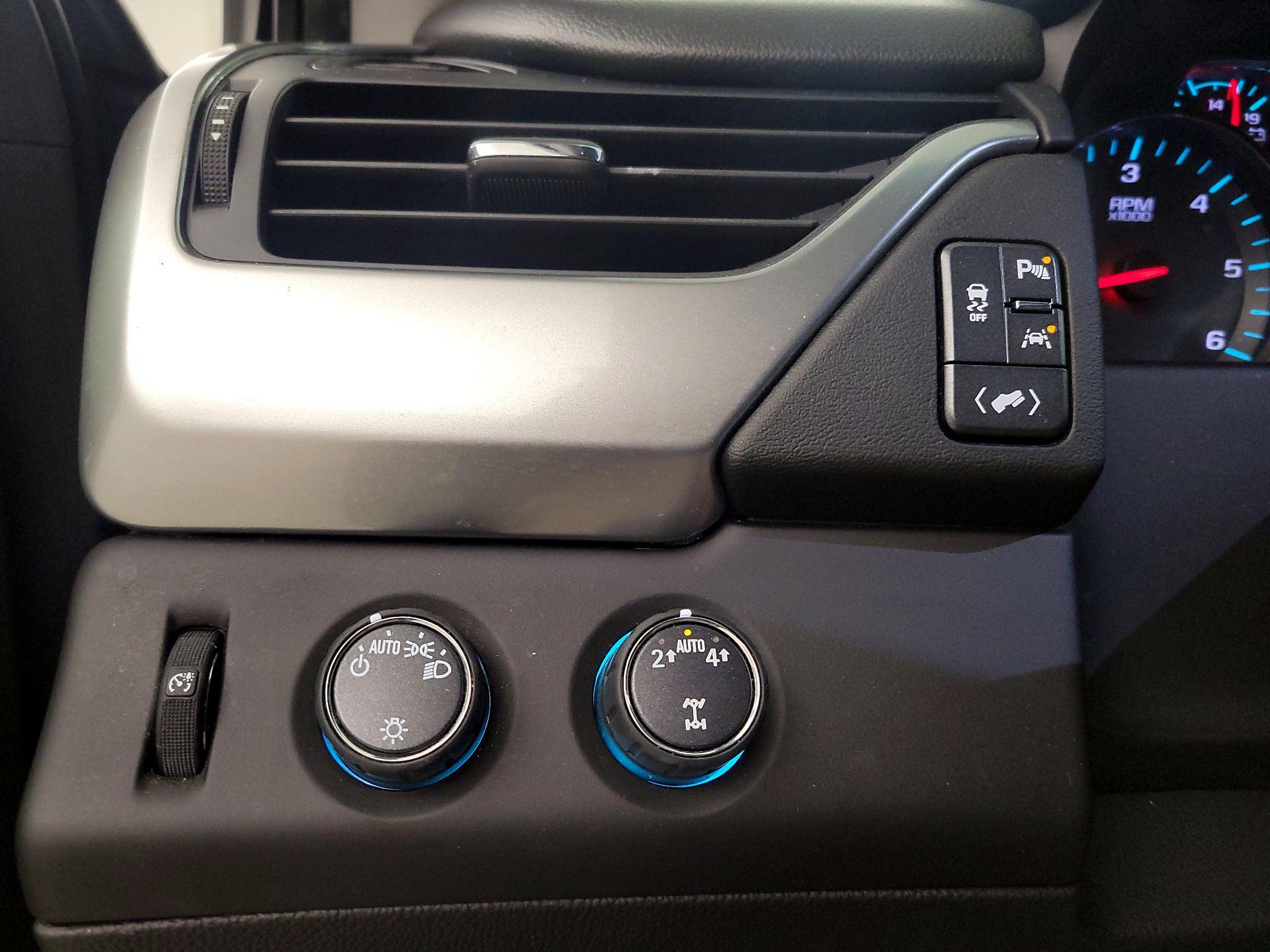 Thumbnail: 2019 Chevrolet Tahoe - 13