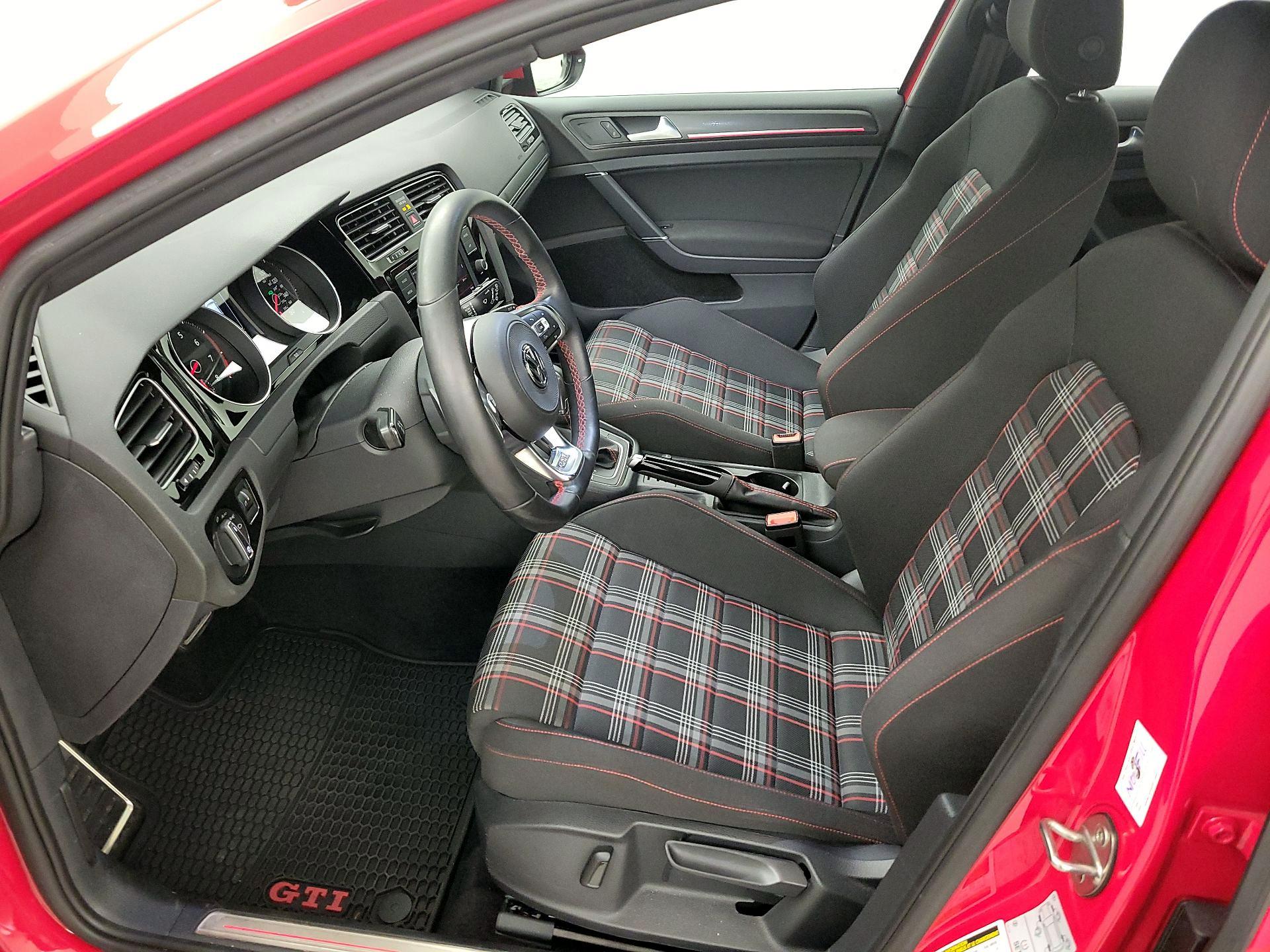 Thumbnail: 2018 Volkswagen Golf - 11