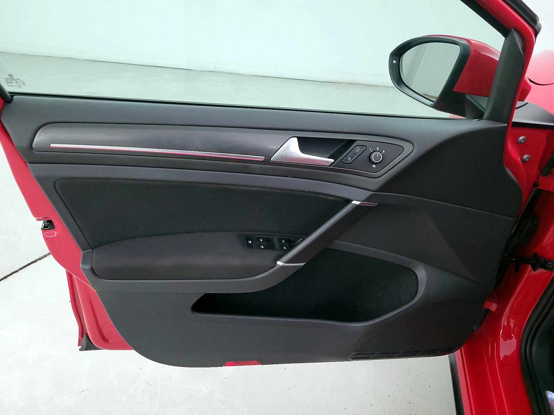 Thumbnail: 2018 Volkswagen Golf - 12