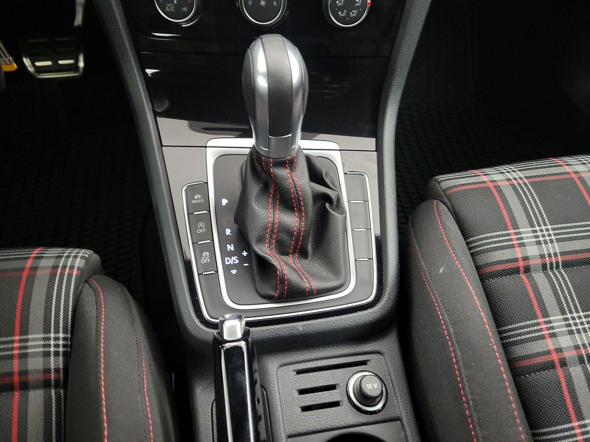 Thumbnail: 2018 Volkswagen Golf - 17