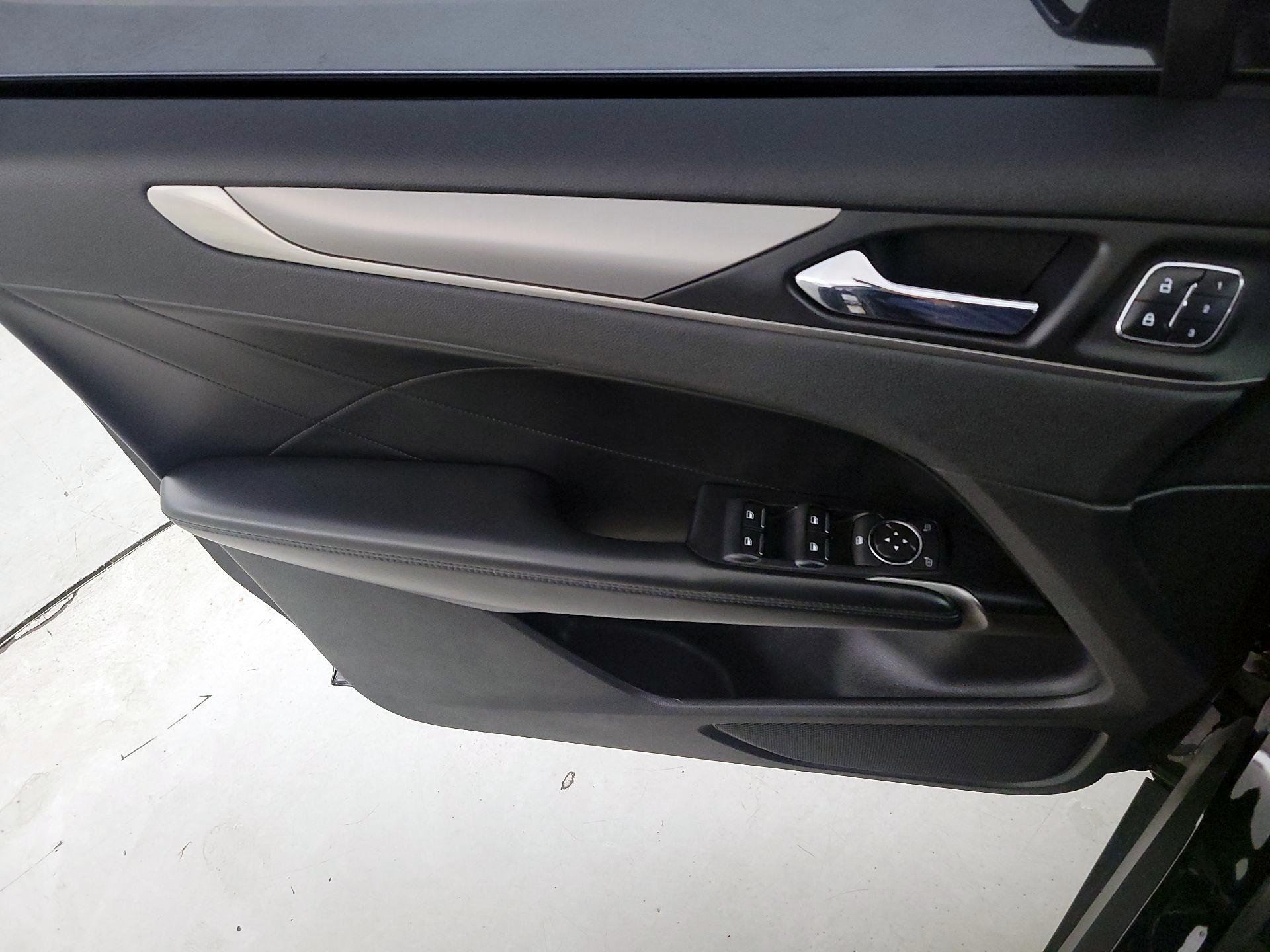 Thumbnail: 2016 Lincoln MKC - 12