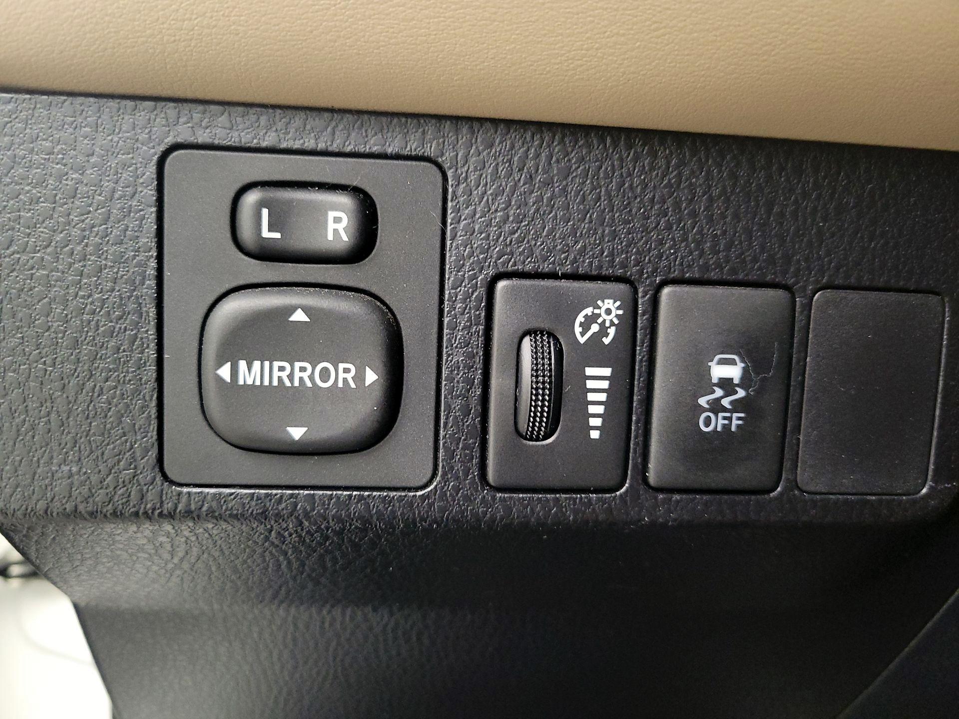 Thumbnail: 2014 Toyota RAV4 - 13