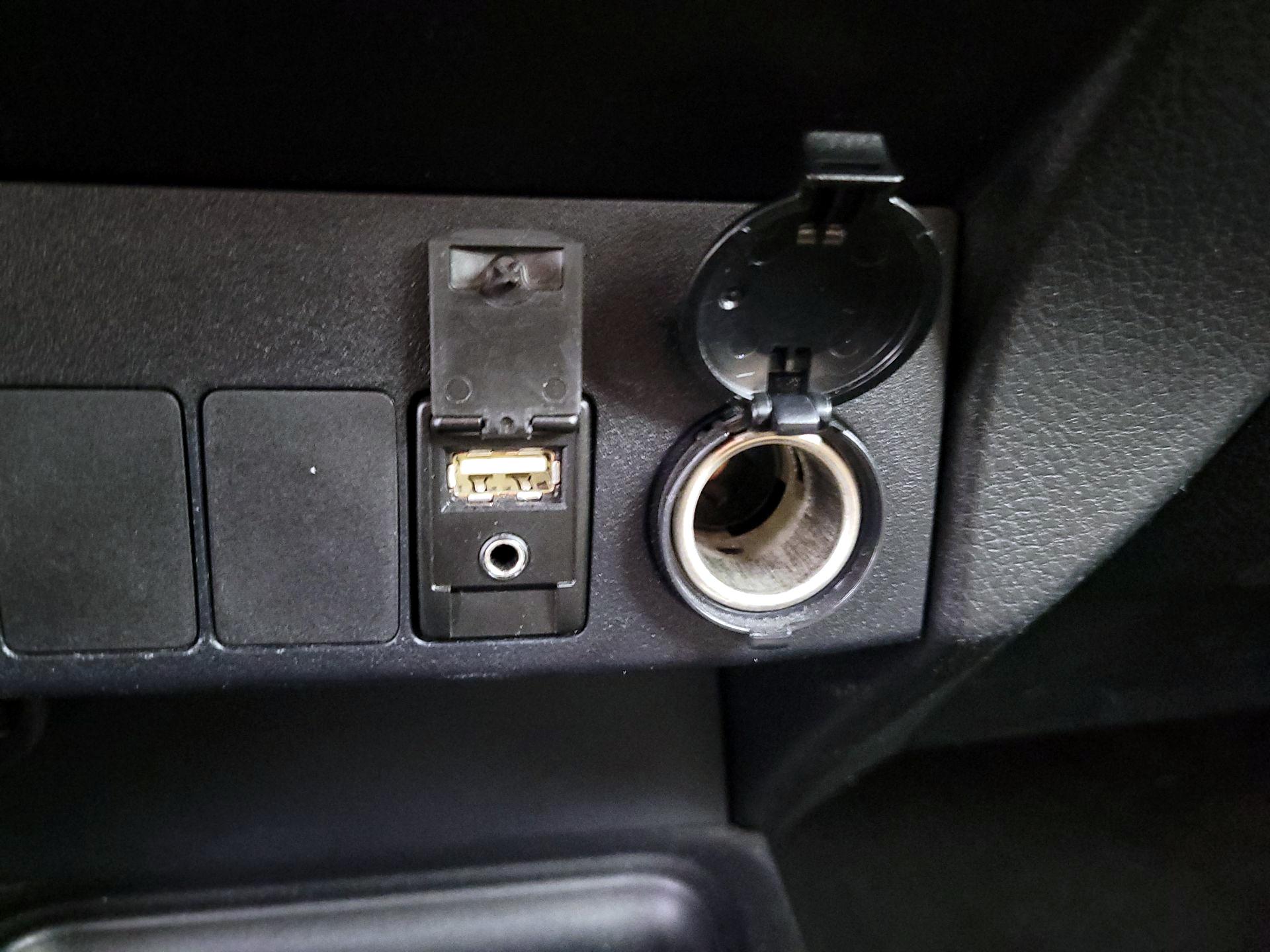 Thumbnail: 2014 Toyota RAV4 - 19