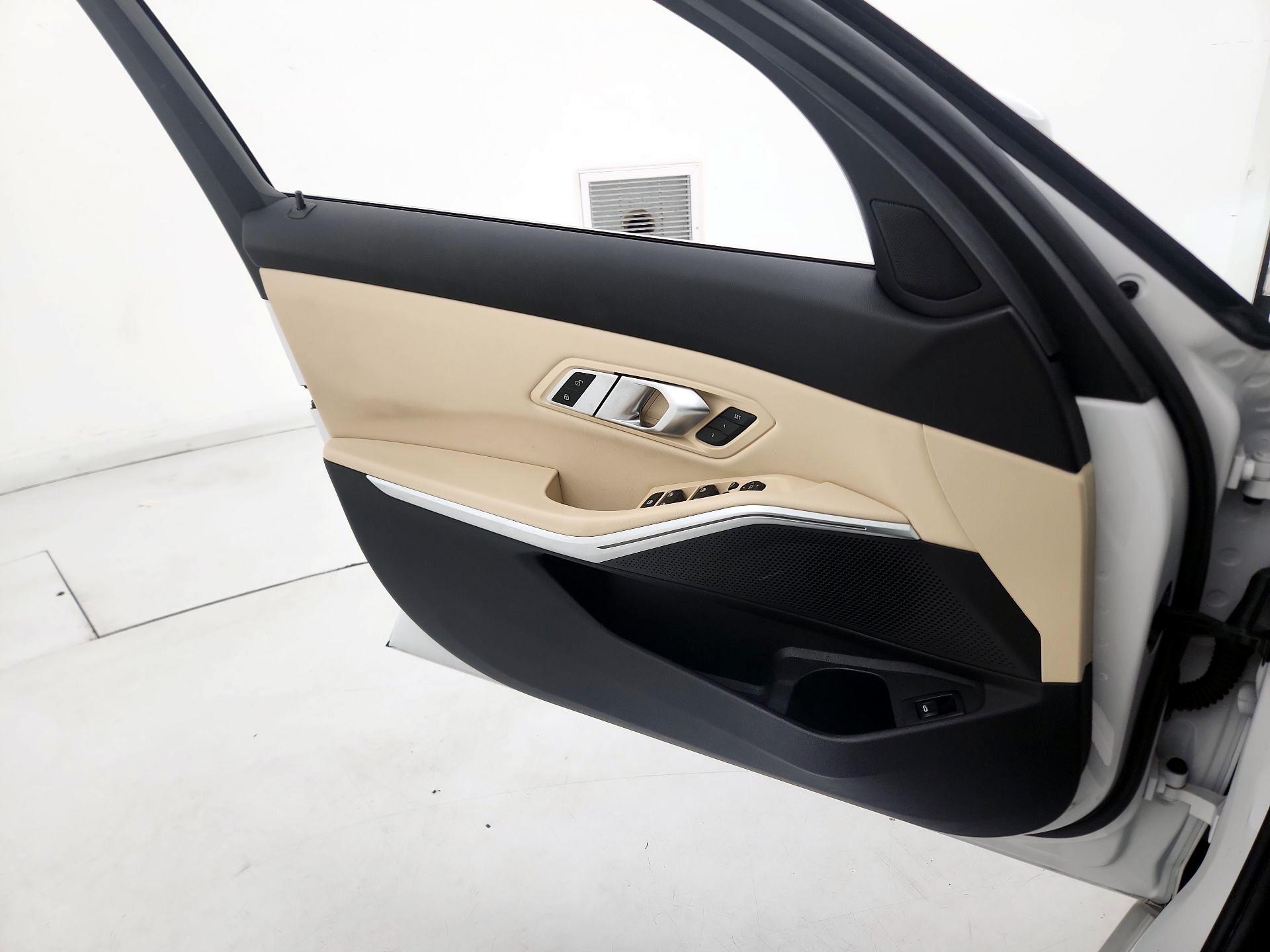 Thumbnail: 2019 BMW 3 Series - 12