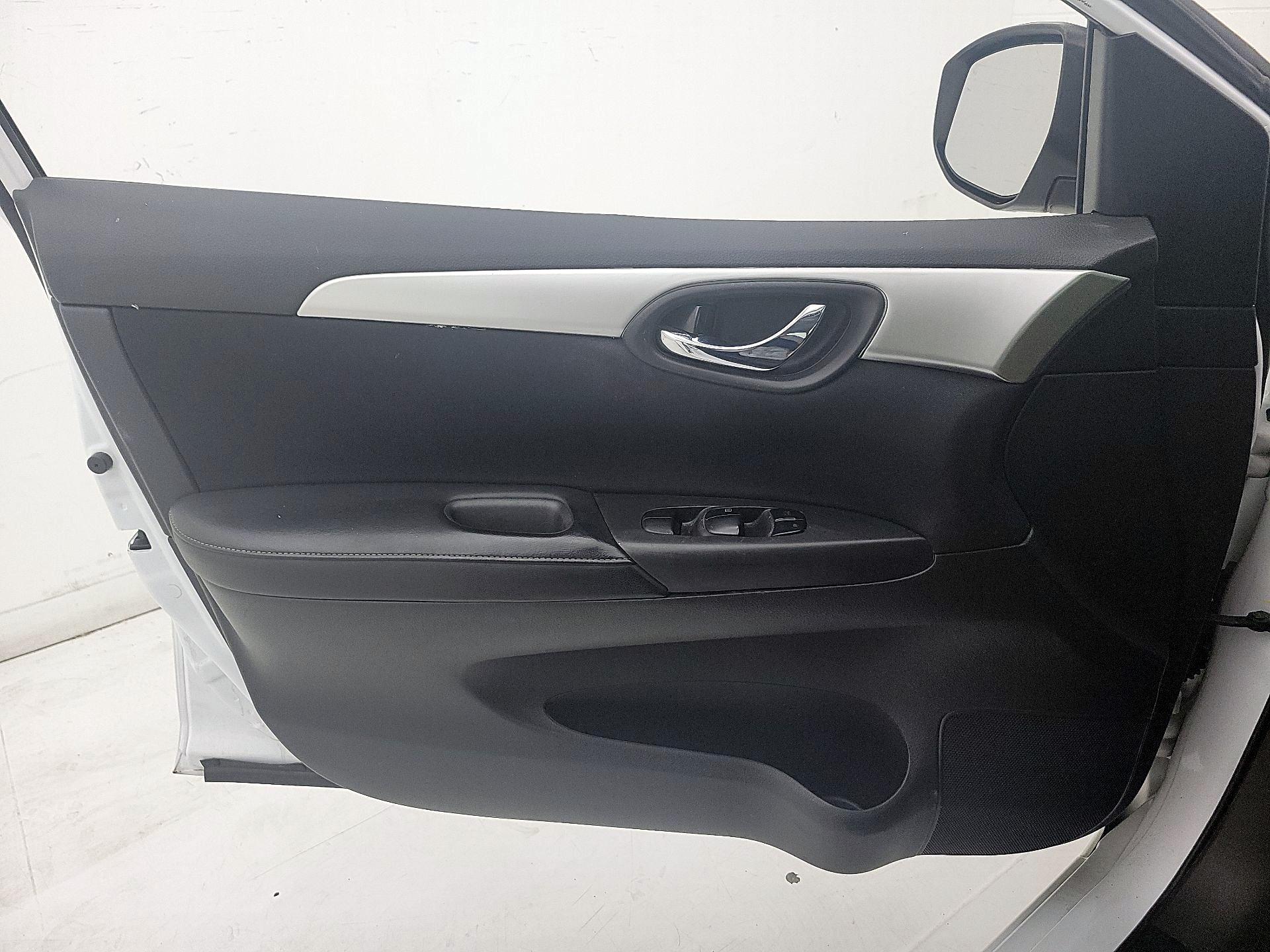 Thumbnail: 2019 Nissan Sentra - 12