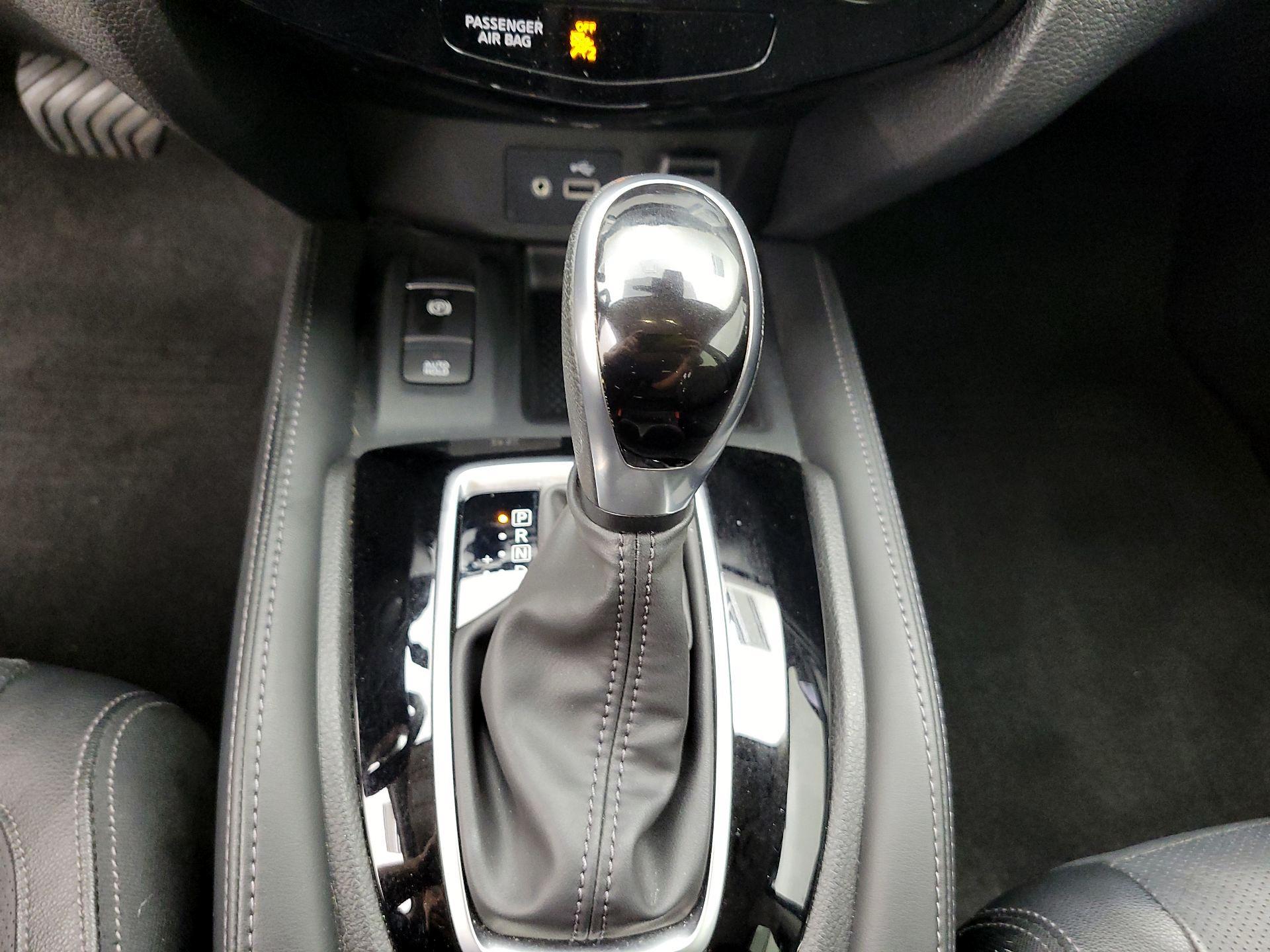 Thumbnail: 2019 Nissan Rogue - 18