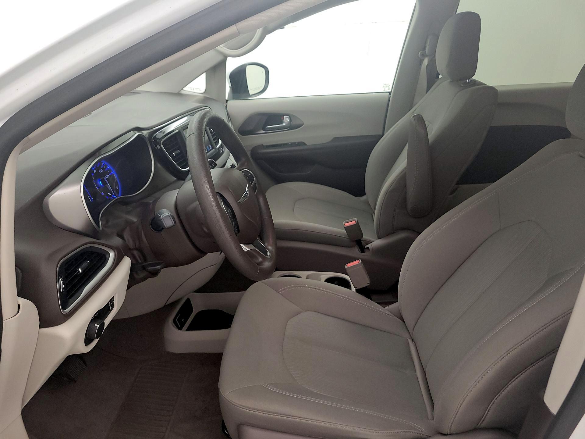 Thumbnail: 2018 Chrysler Pacifica - 11