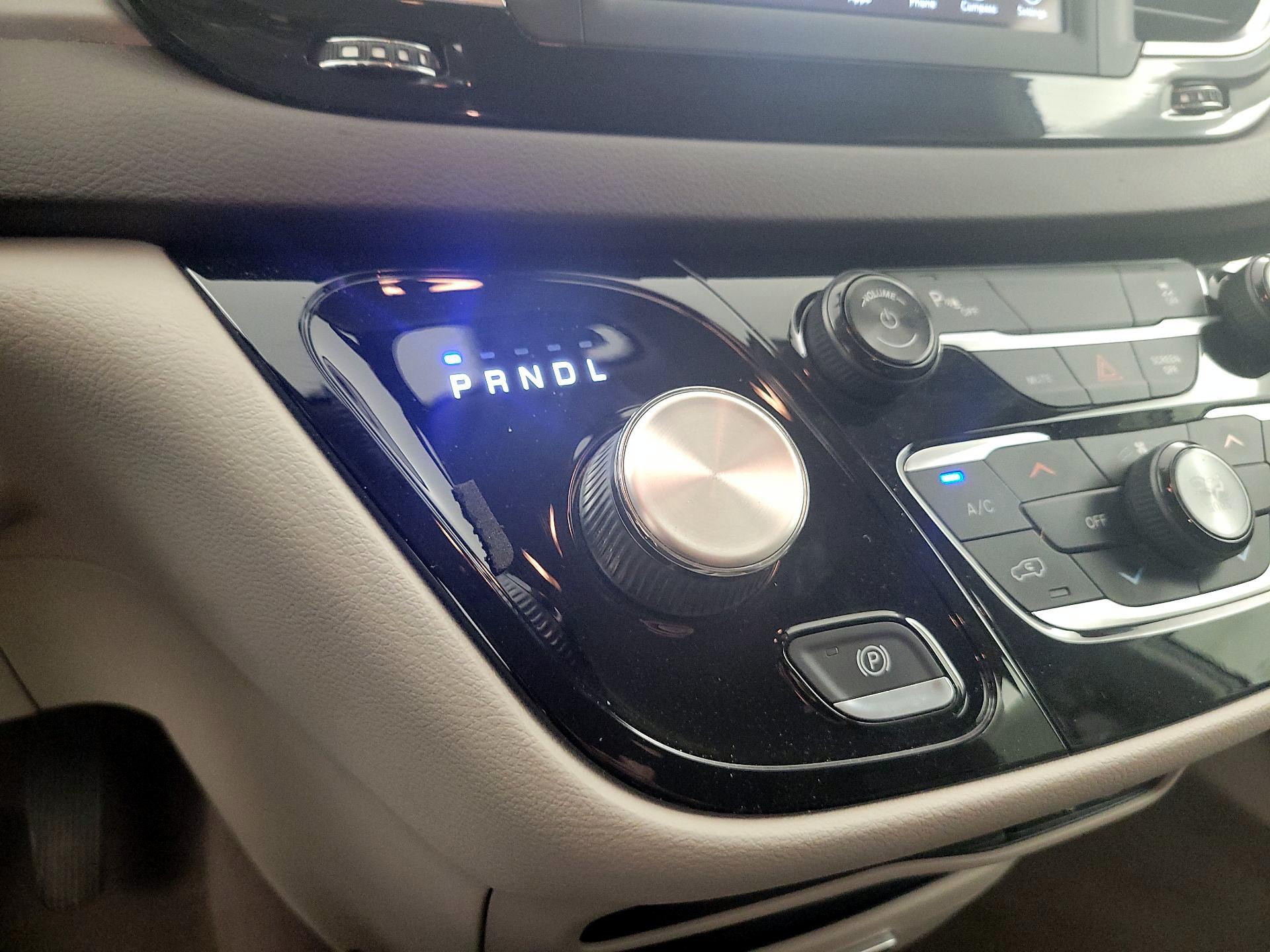 Thumbnail: 2018 Chrysler Pacifica - 17