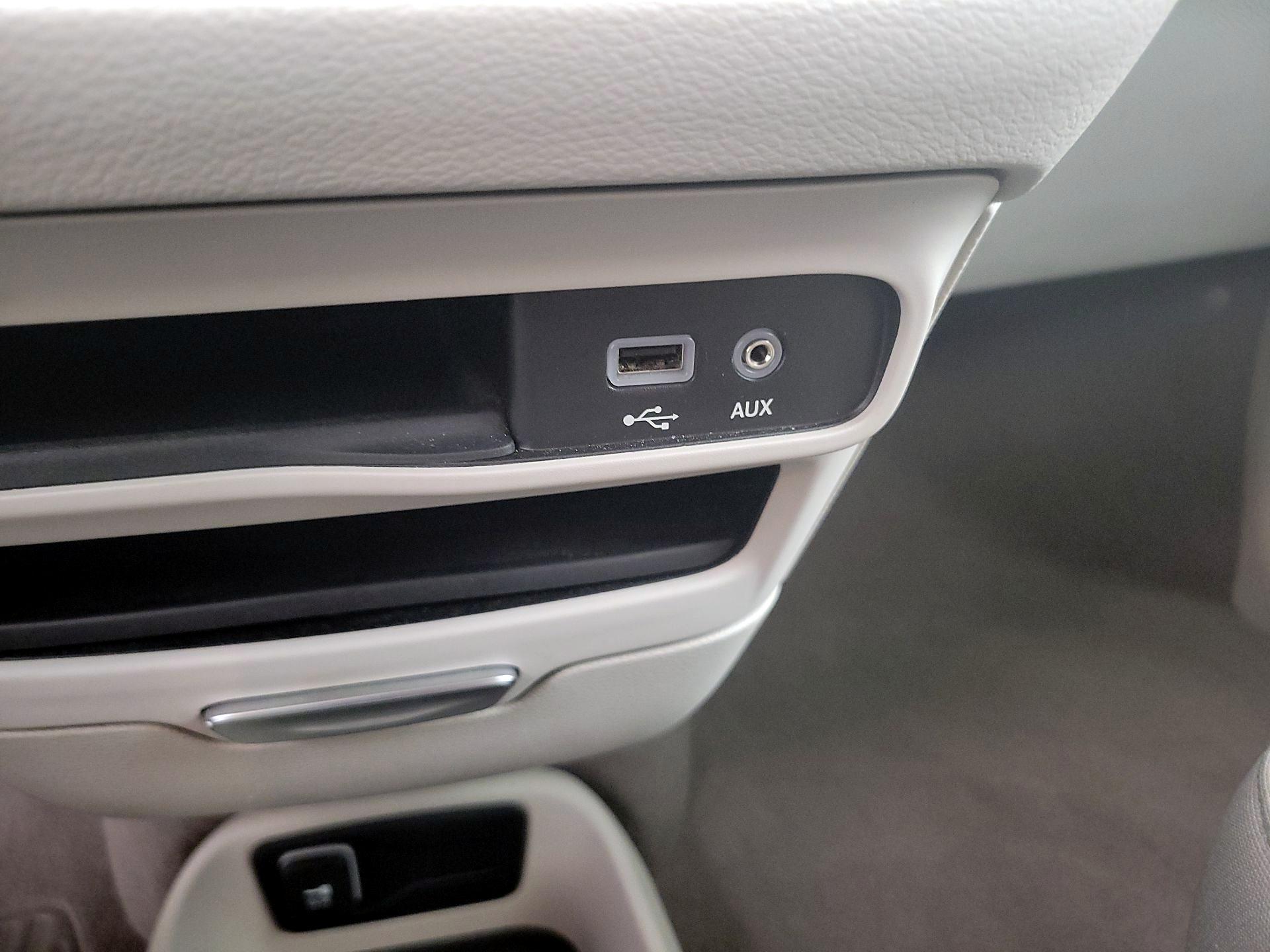 Thumbnail: 2018 Chrysler Pacifica - 18