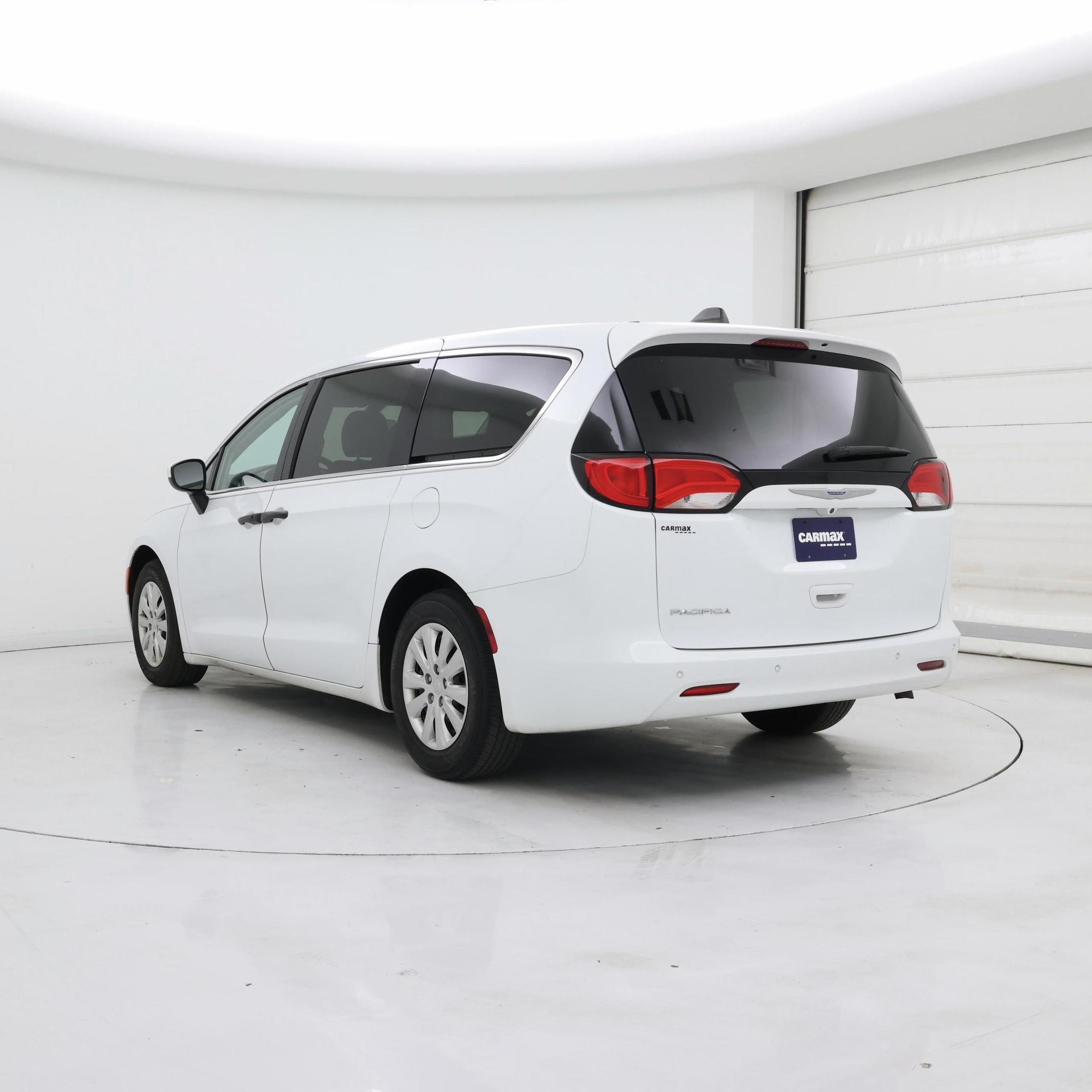 Thumbnail: 2018 Chrysler Pacifica - 2