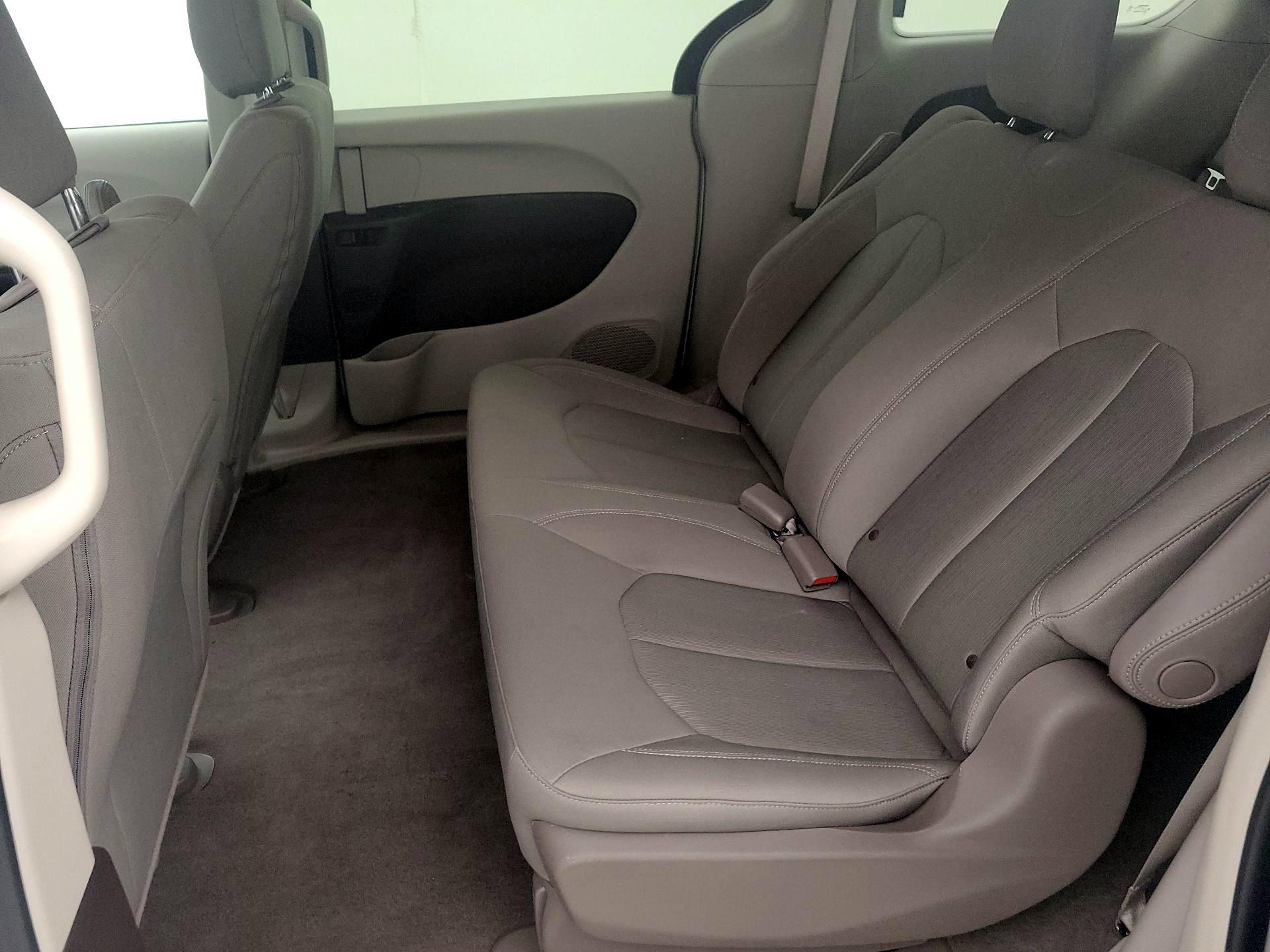 Thumbnail: 2018 Chrysler Pacifica - 19