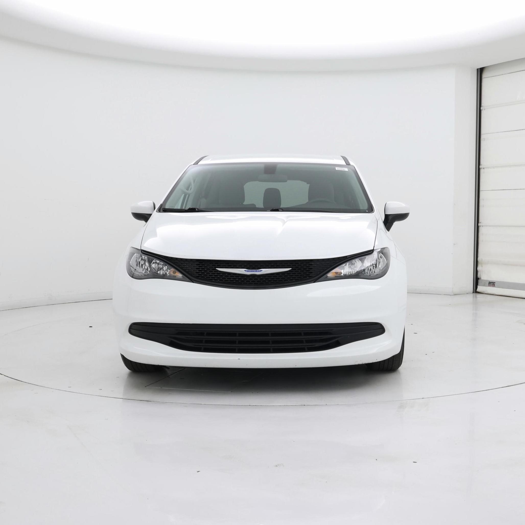 Thumbnail: 2018 Chrysler Pacifica - 5