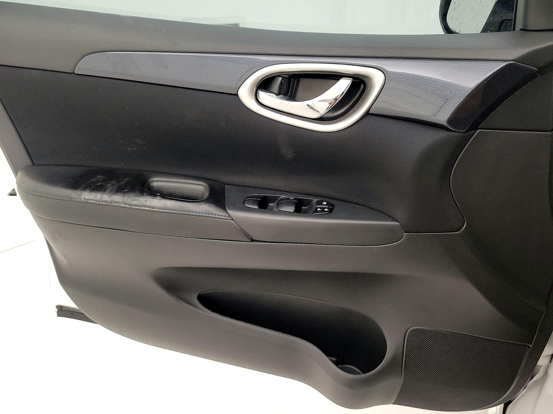 Thumbnail: 2016 Nissan Sentra - 12