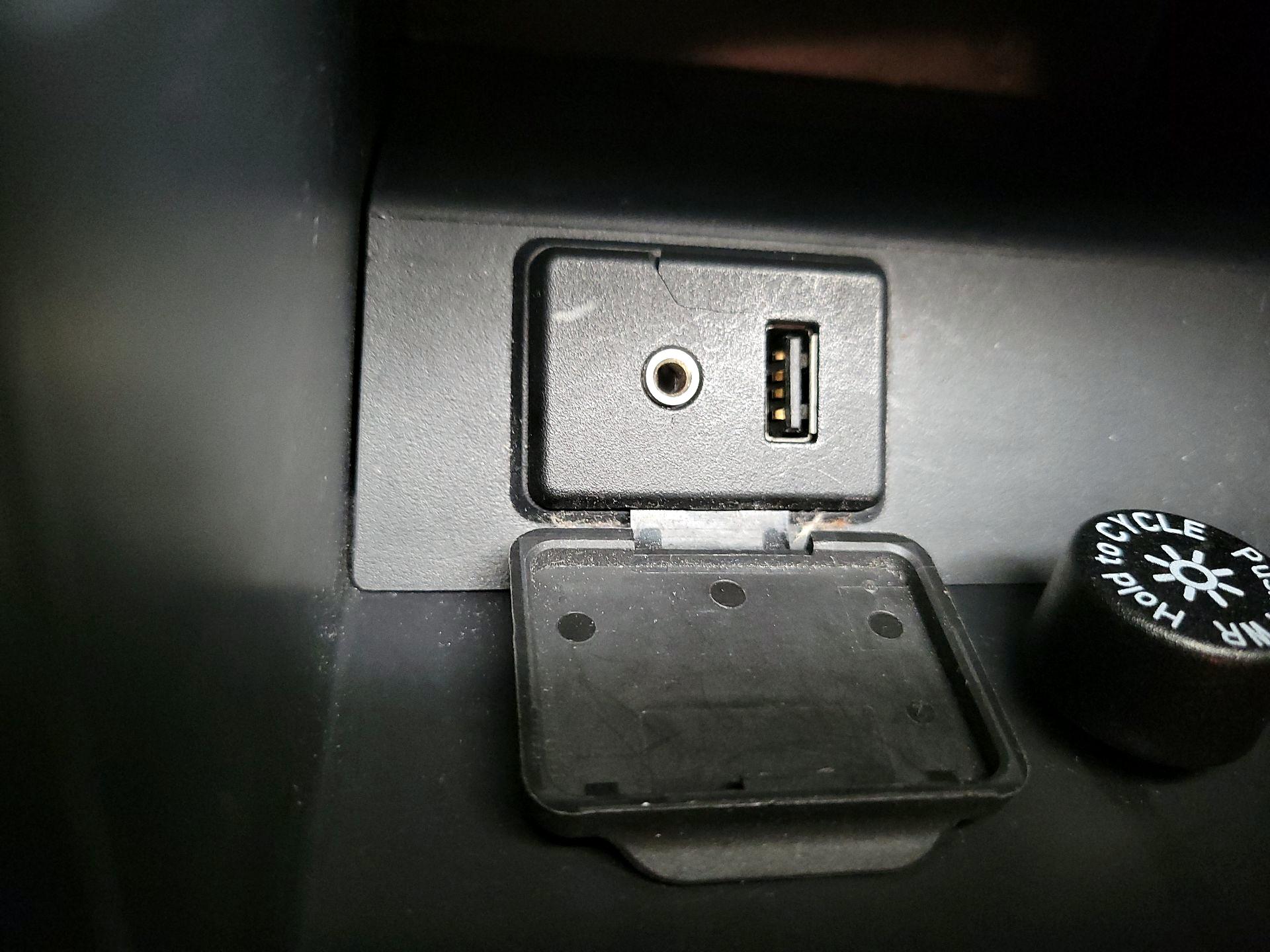 Thumbnail: 2016 Nissan Sentra - 18