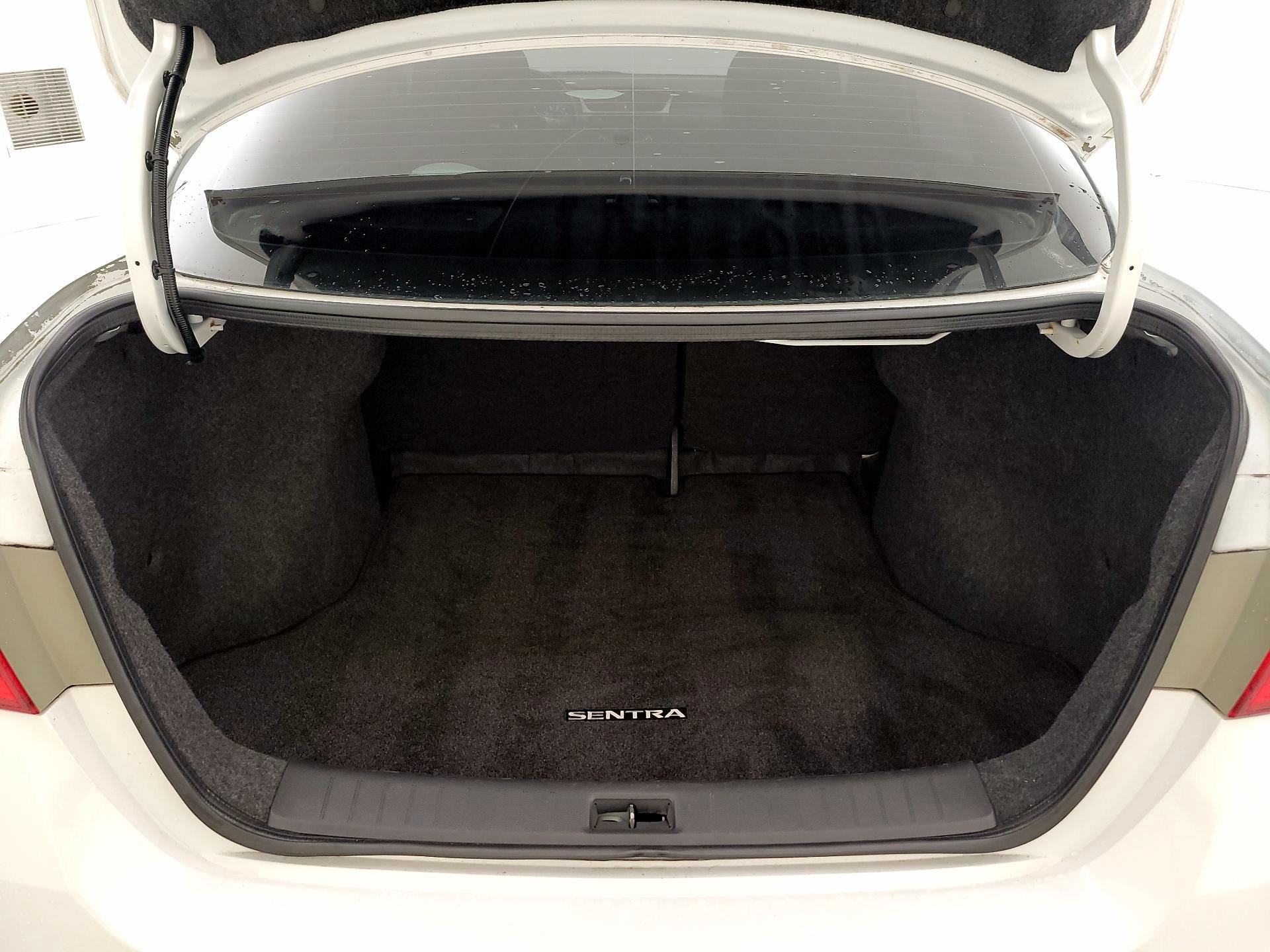 Thumbnail: 2016 Nissan Sentra - 20